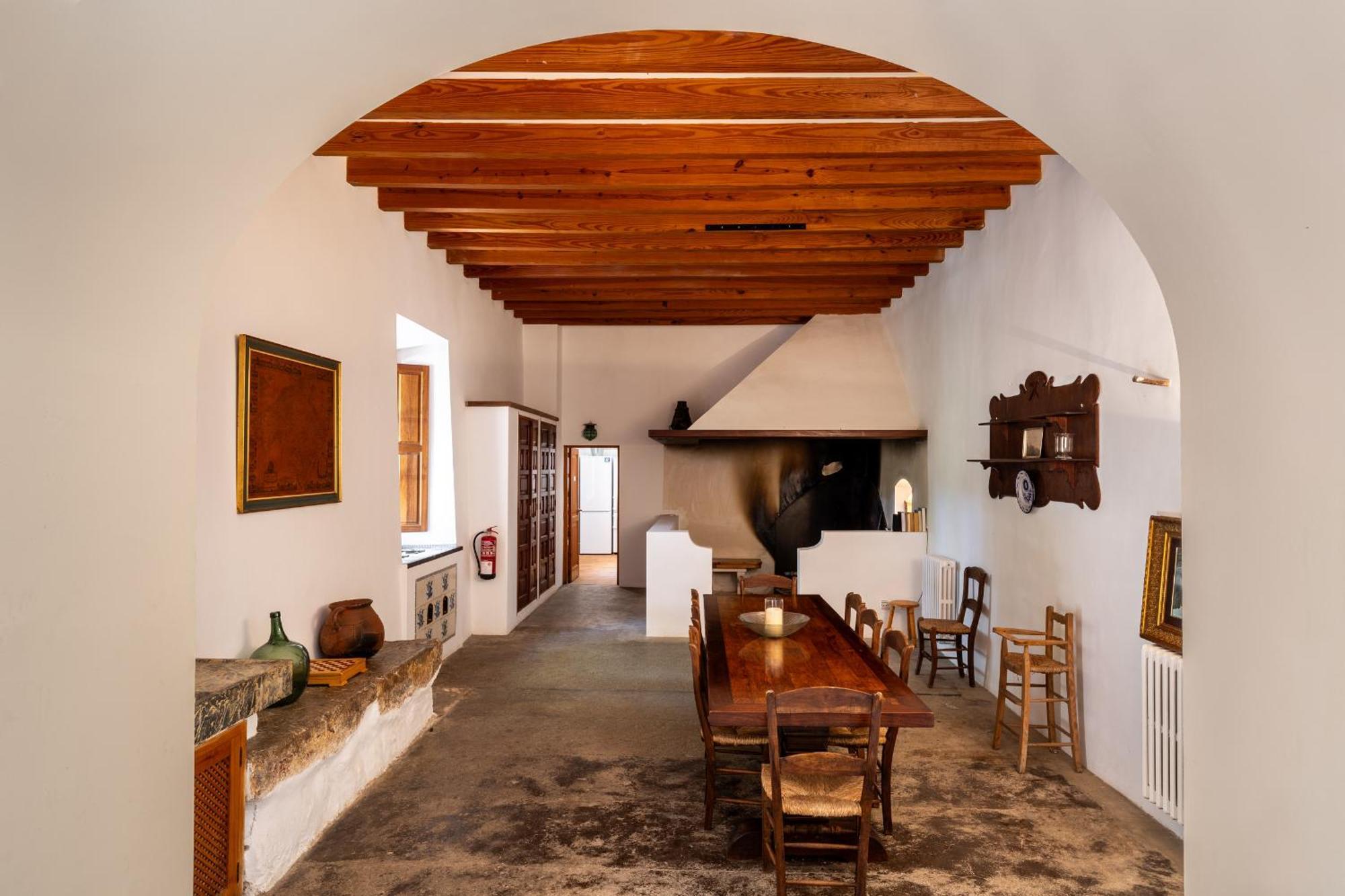 Honor - Rustic For 16 People