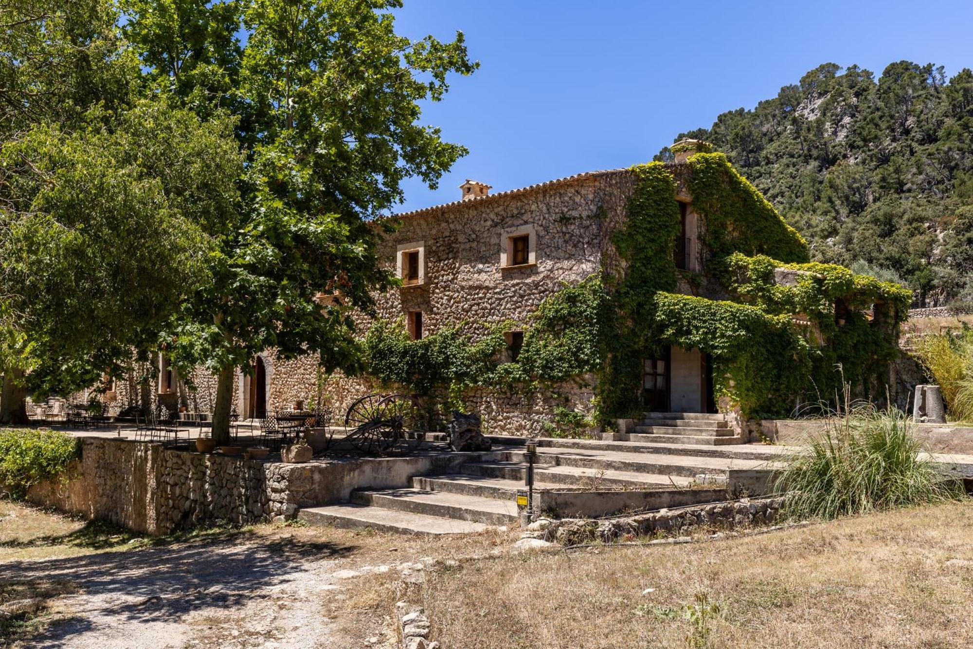 Honor - Rustic For 16 People Villa *