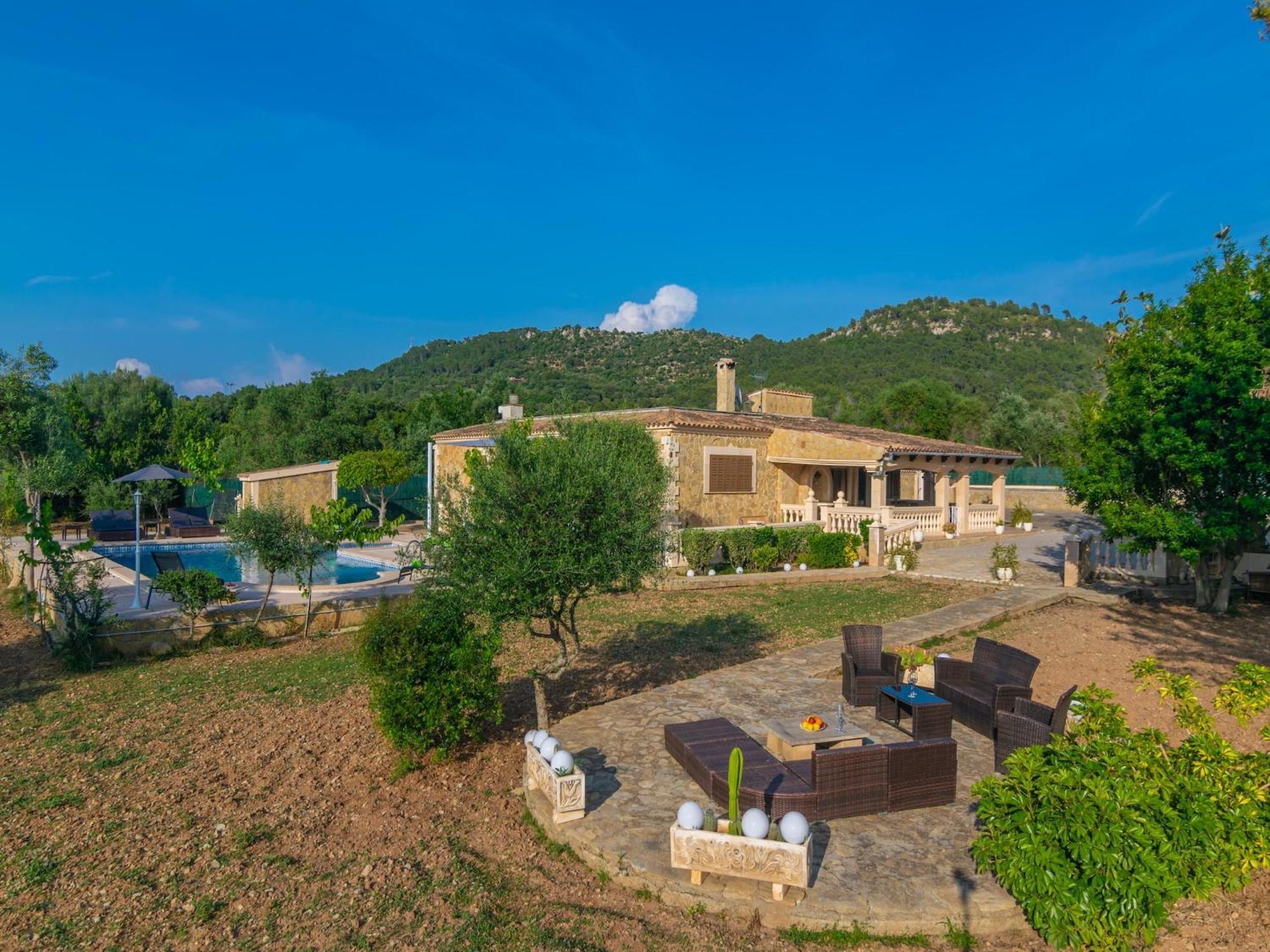 Arhu - With Private Pool In