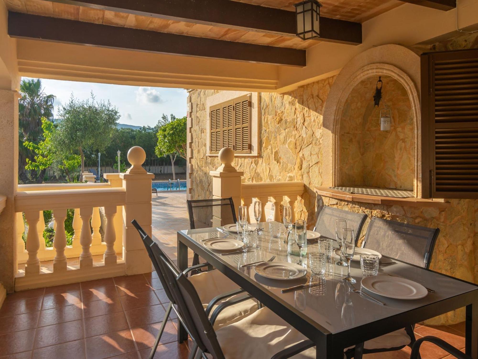 Arhu - With Private Pool In