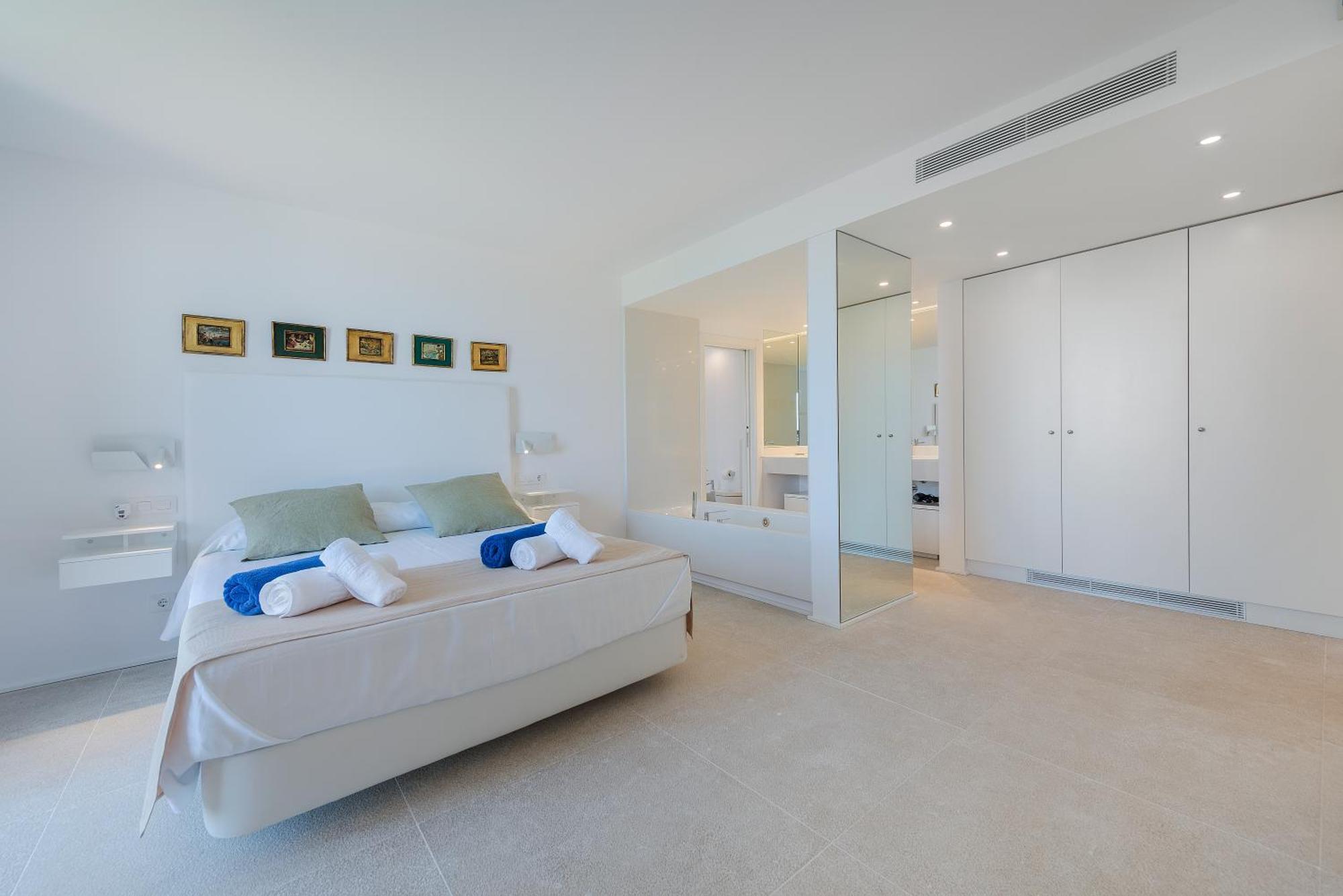 Seablue Alcudia - By Emerald Villa