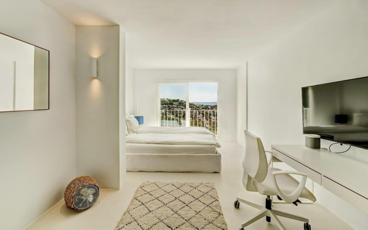 Villa Deluxe With Seaview In Portals Costa D'En Blanes