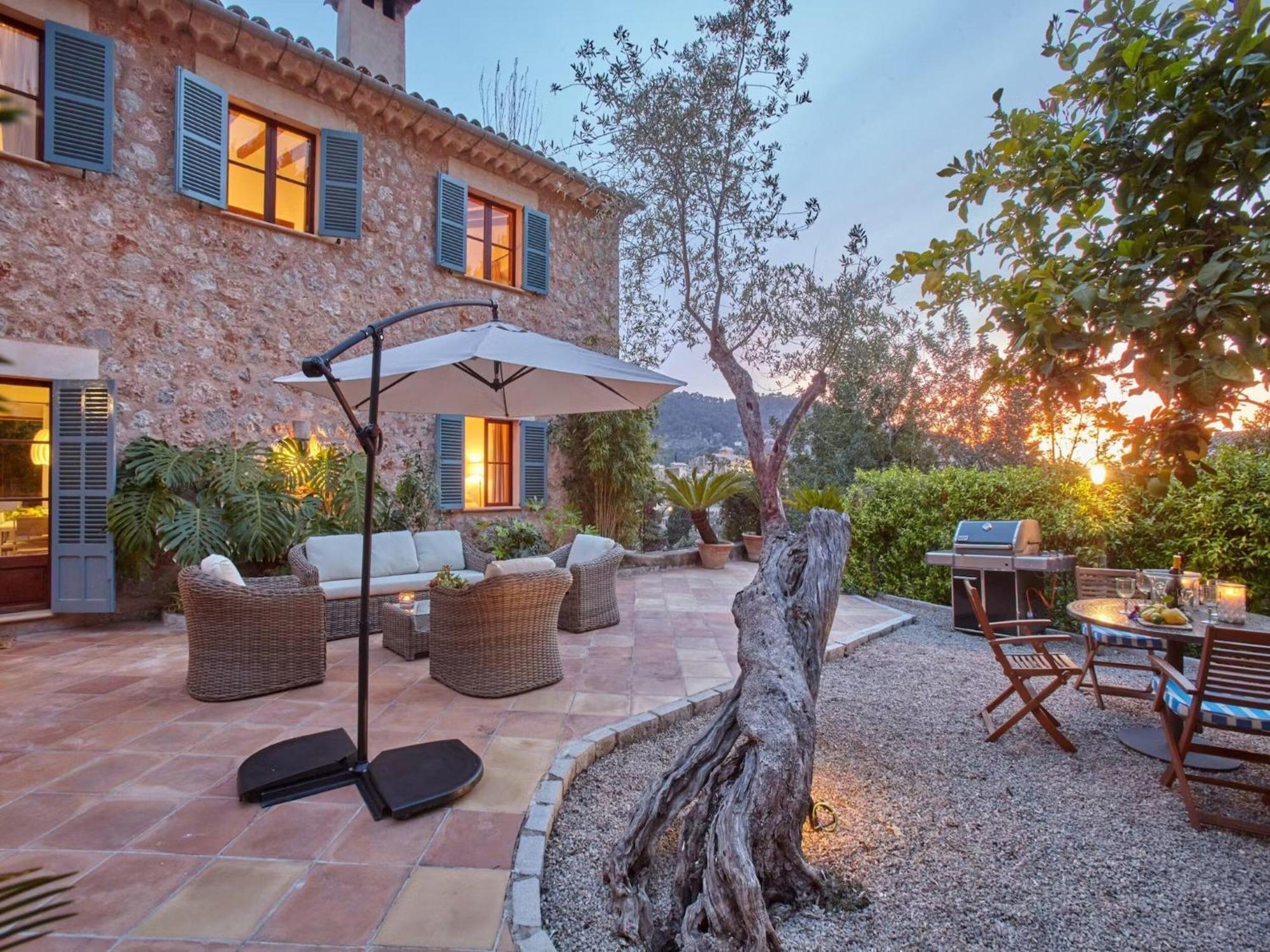 Villa With Barbecue Area *