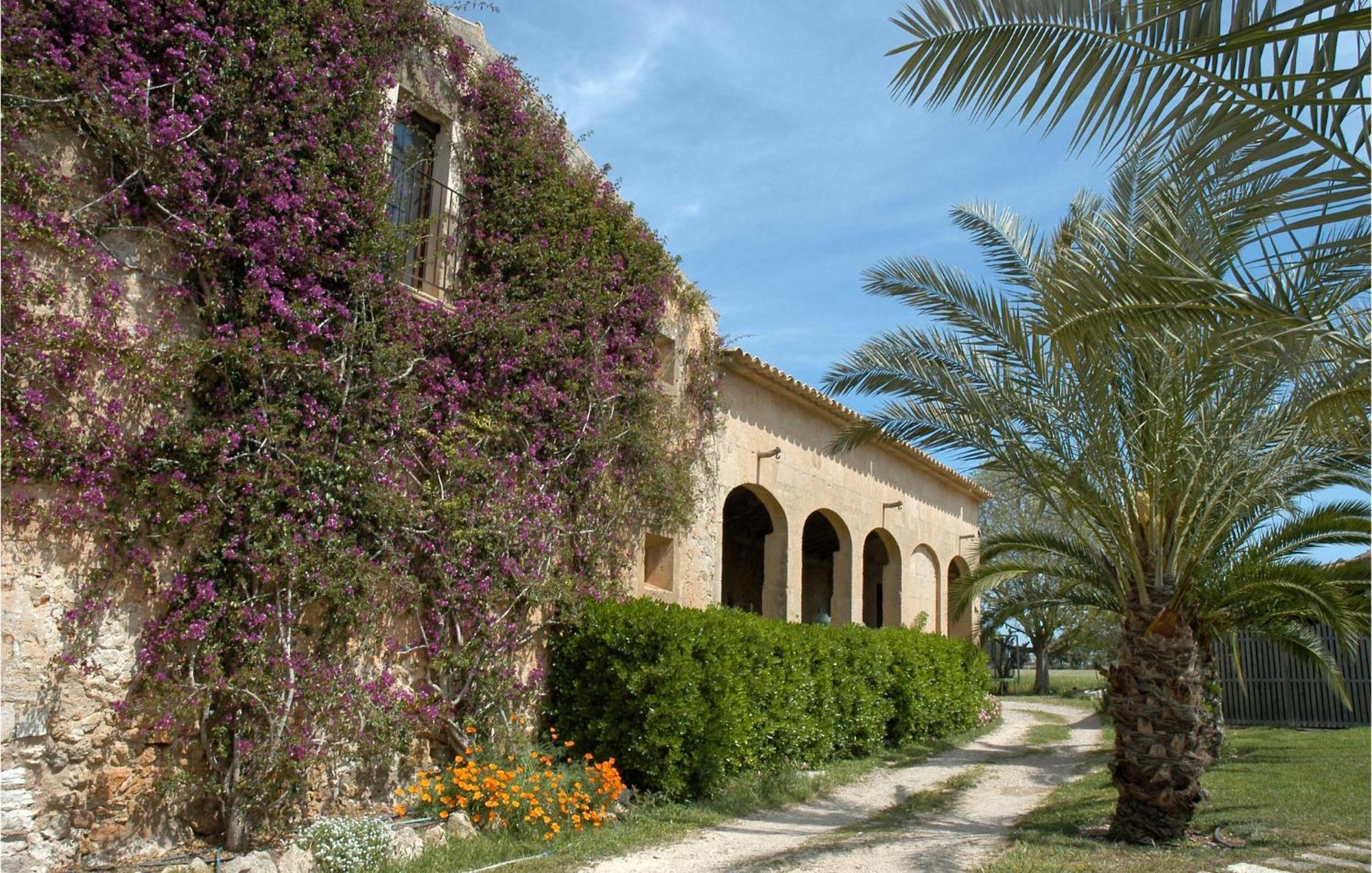 Lovely In * Porreras