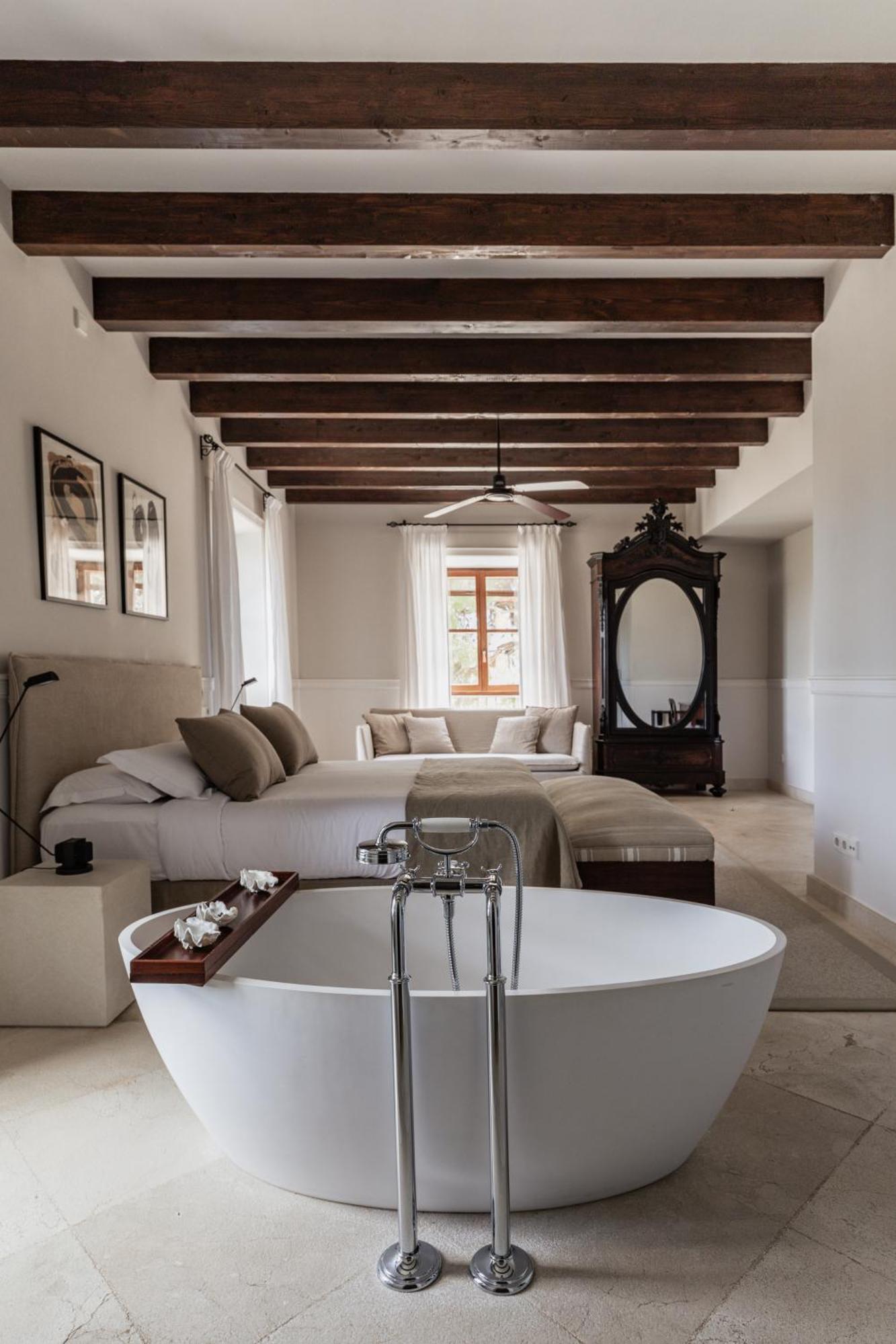 Cal Reiet Holistic Retreat Hotel