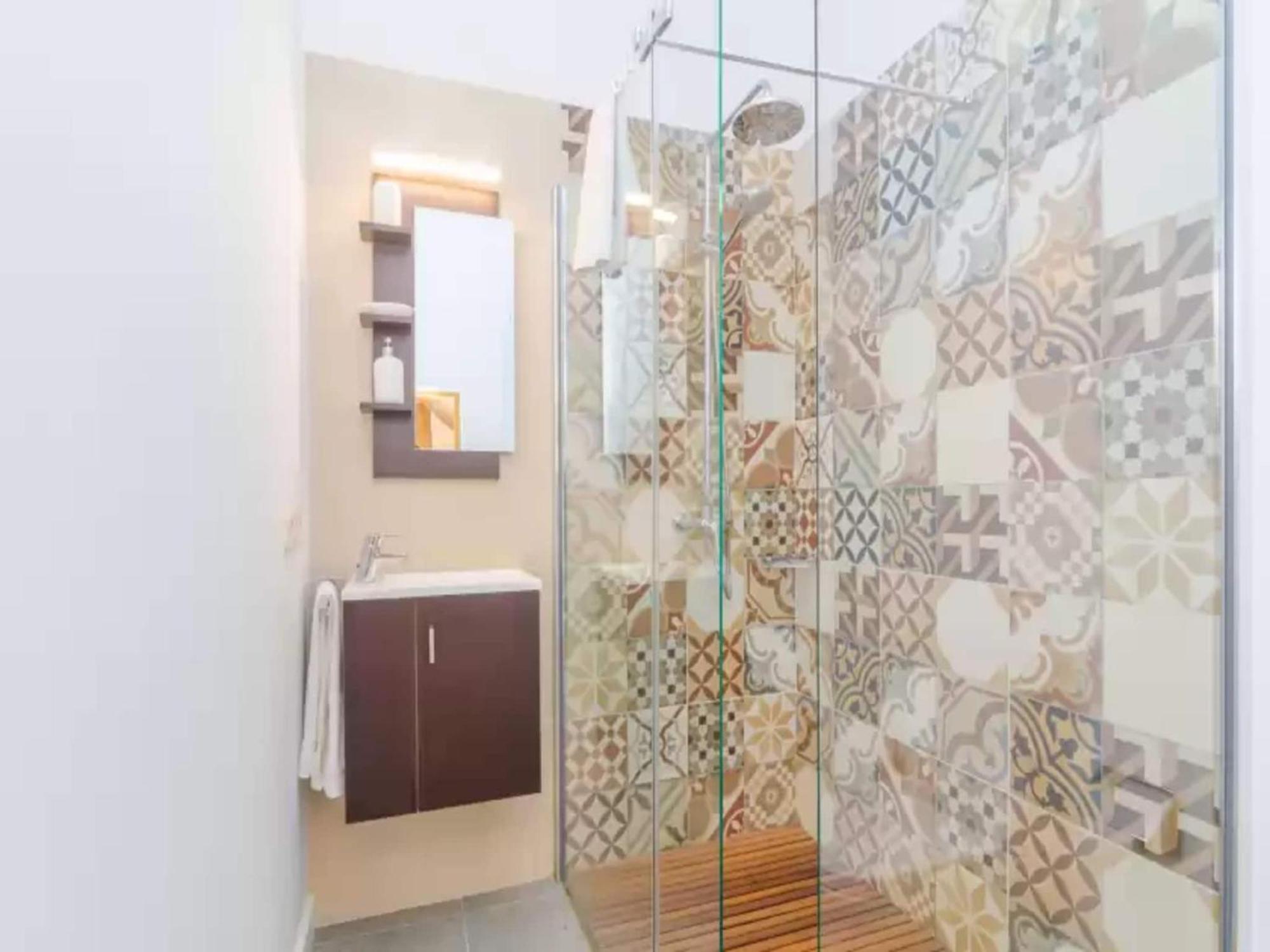 Attractive With Private Pool *