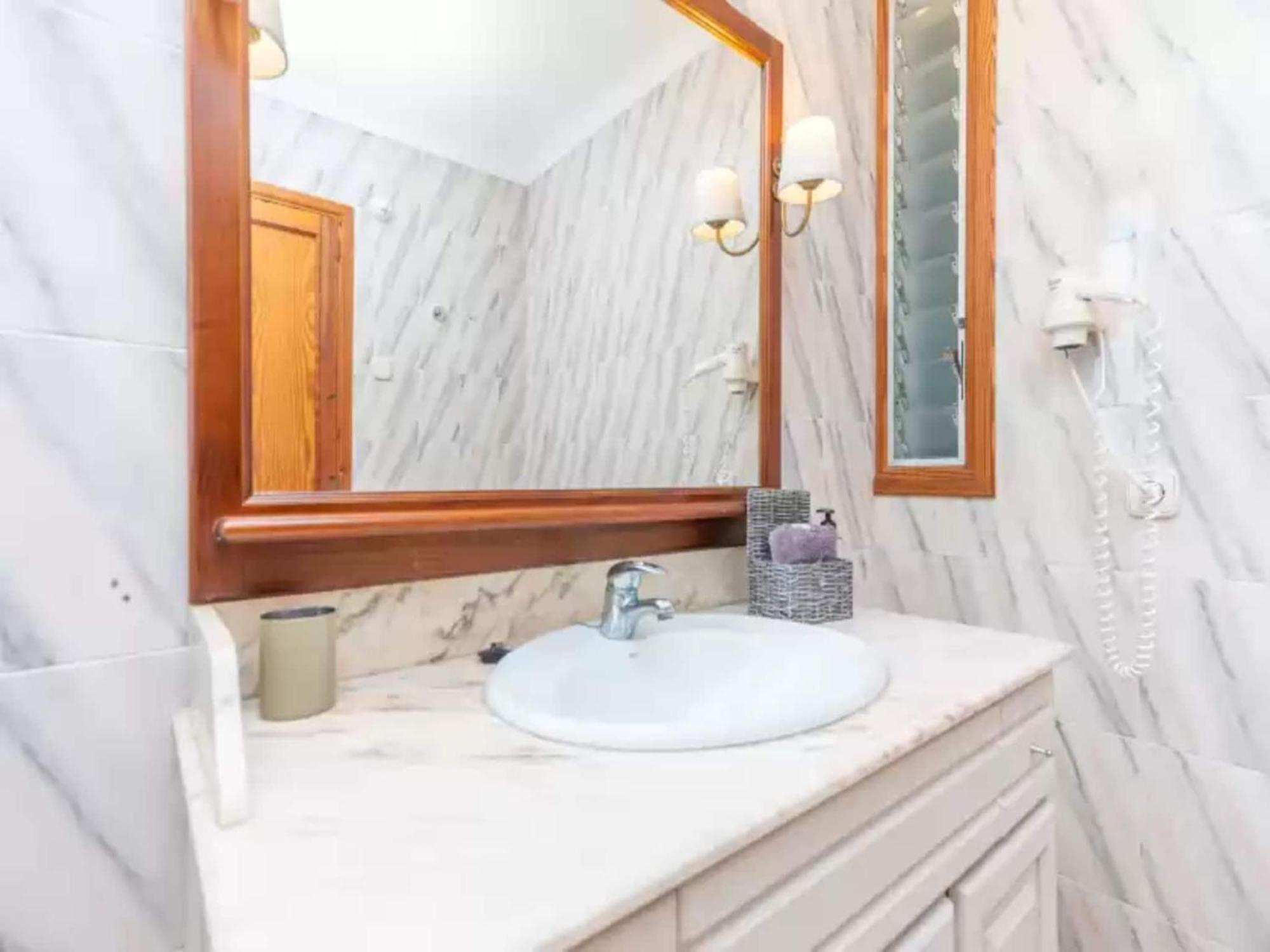 Wondrous House In Marina Manresa *