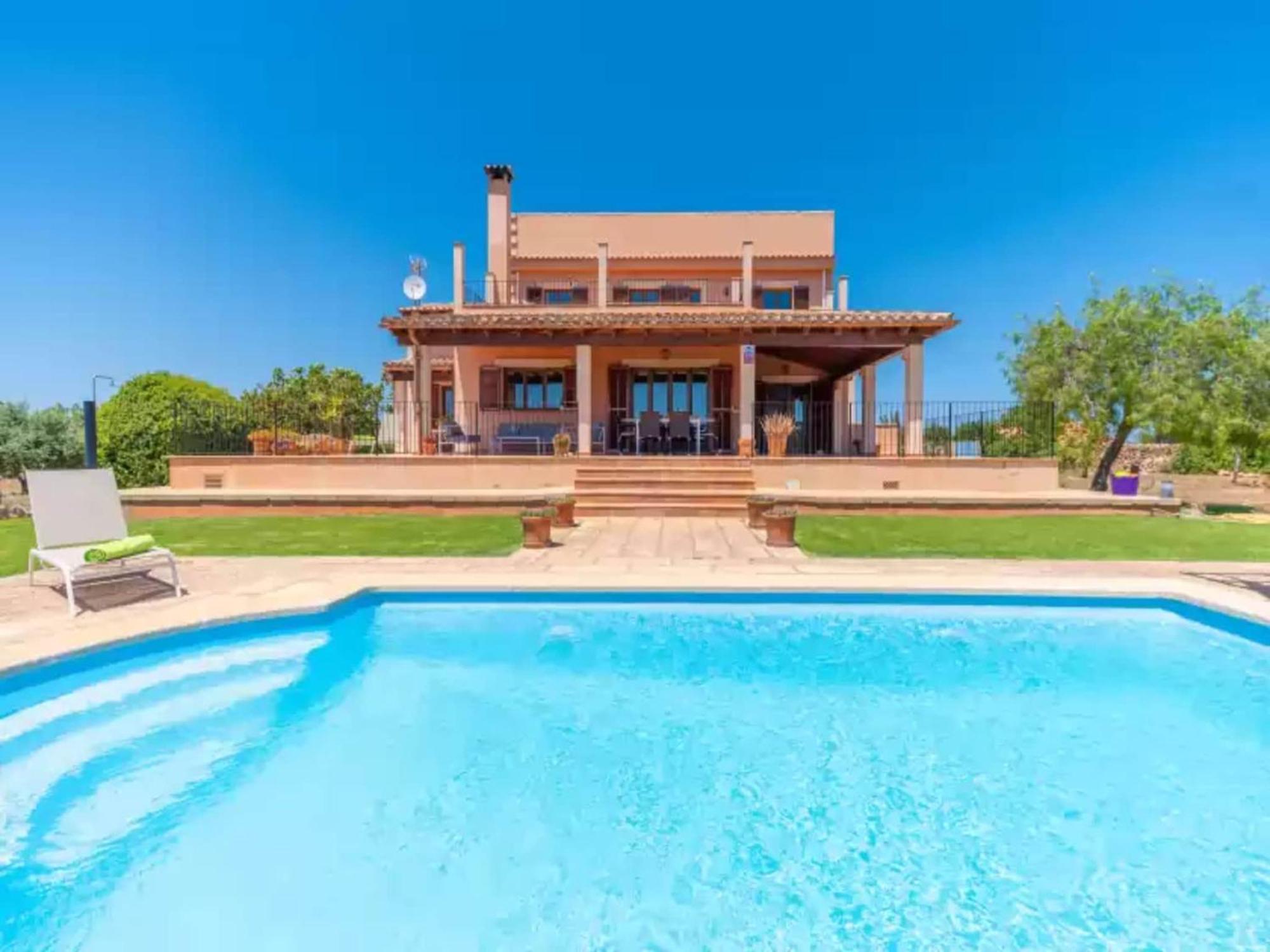 Villa Tranquil With Pool *