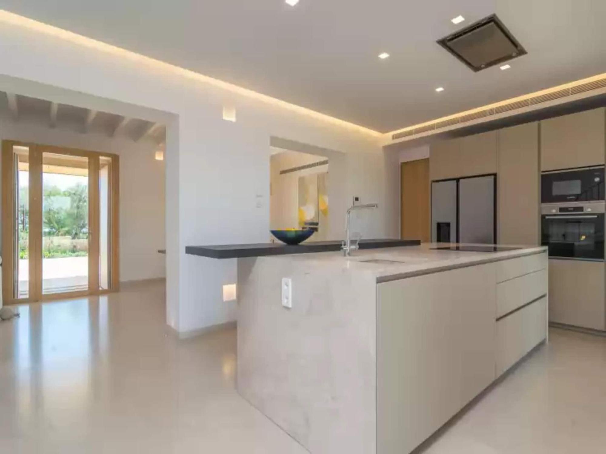 Villa With Pool Nearby *