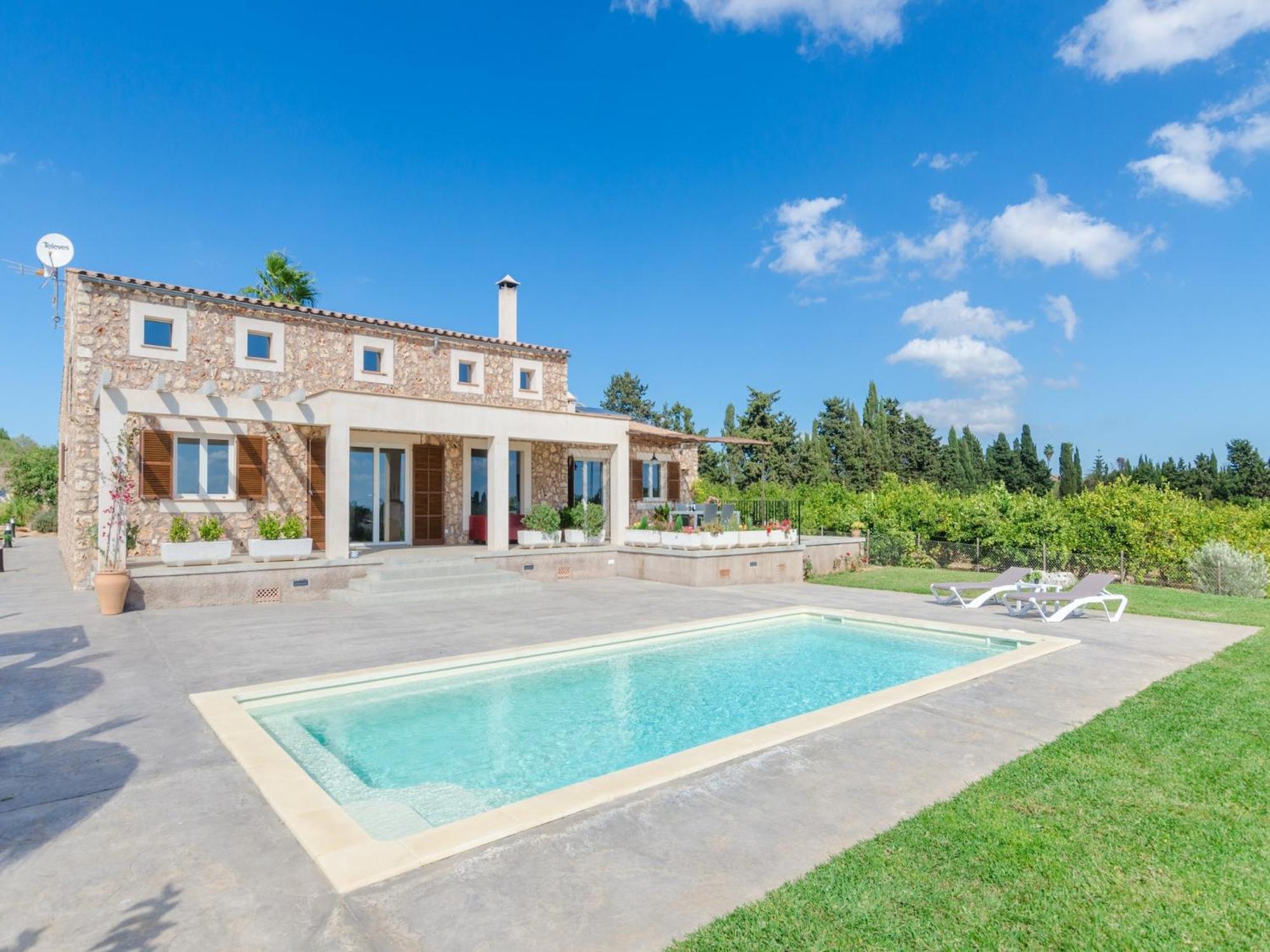 El Paraiso Porto Cristo - With Pool Villa