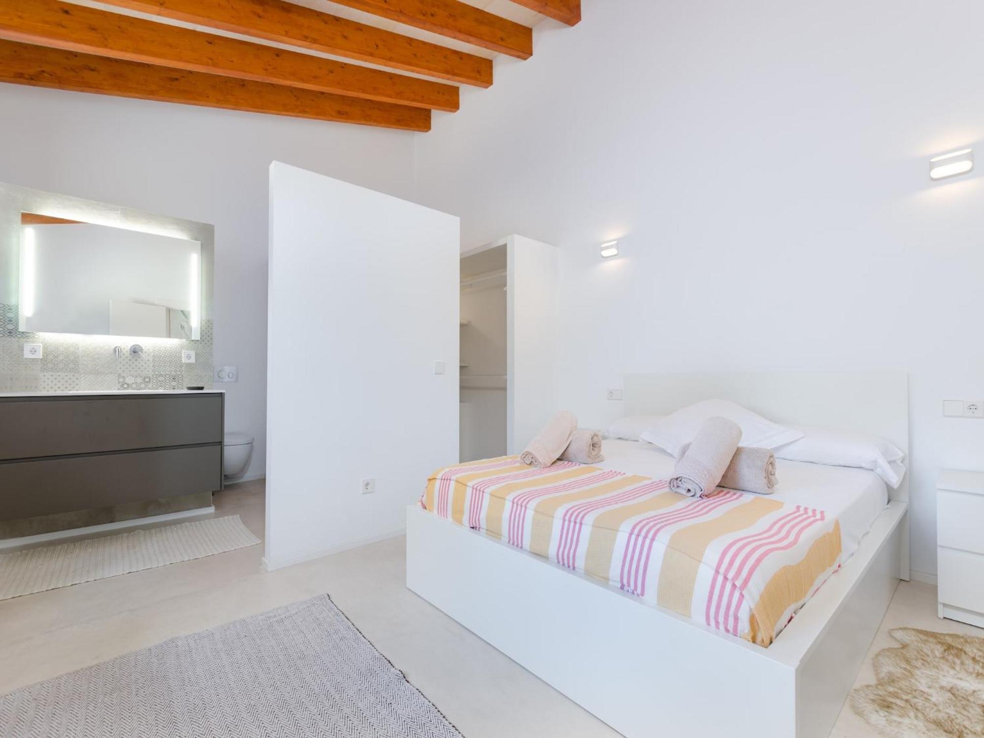 El Paraiso Porto Cristo - With Pool Villa