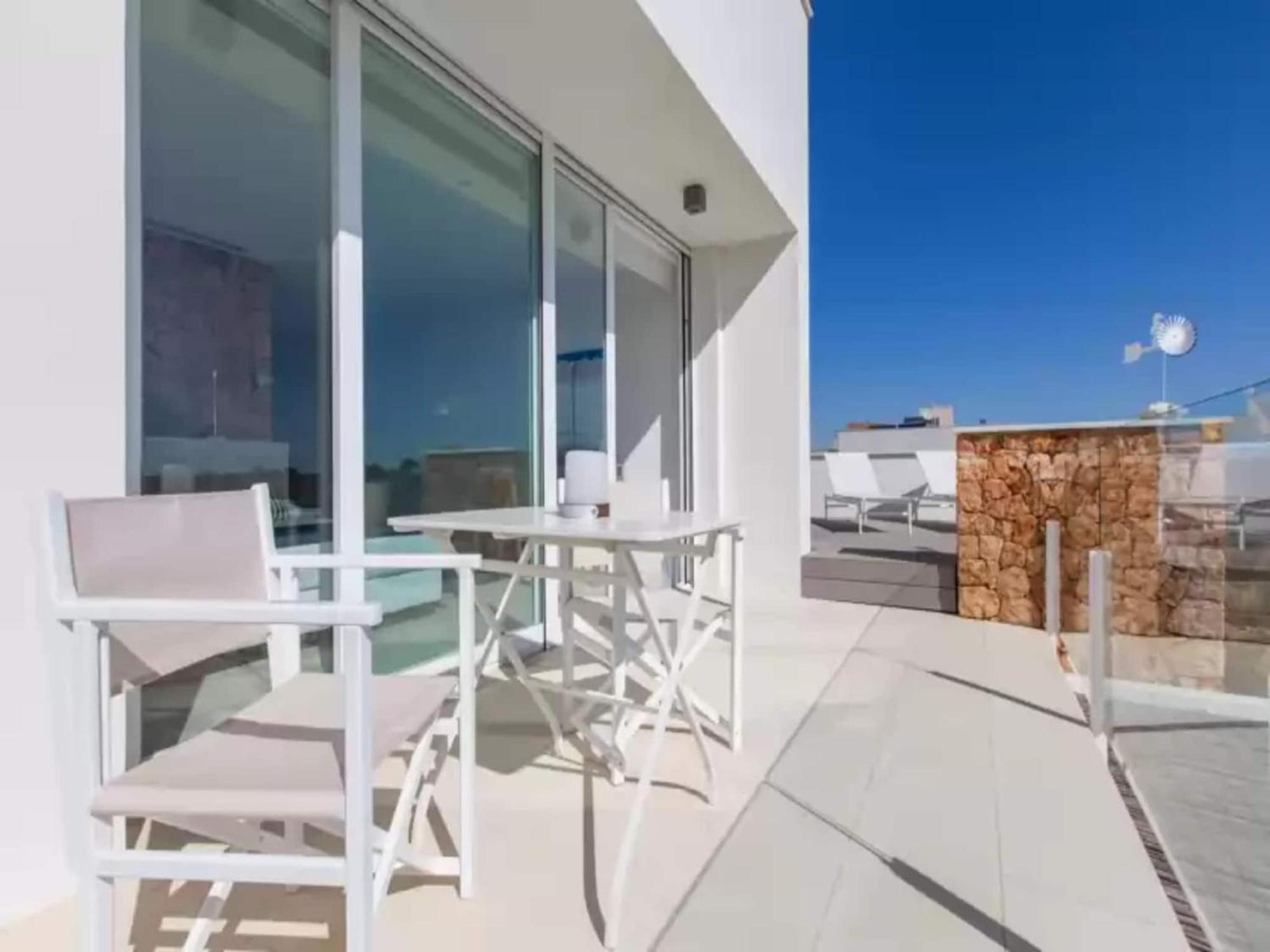 Coastal With Modern Space