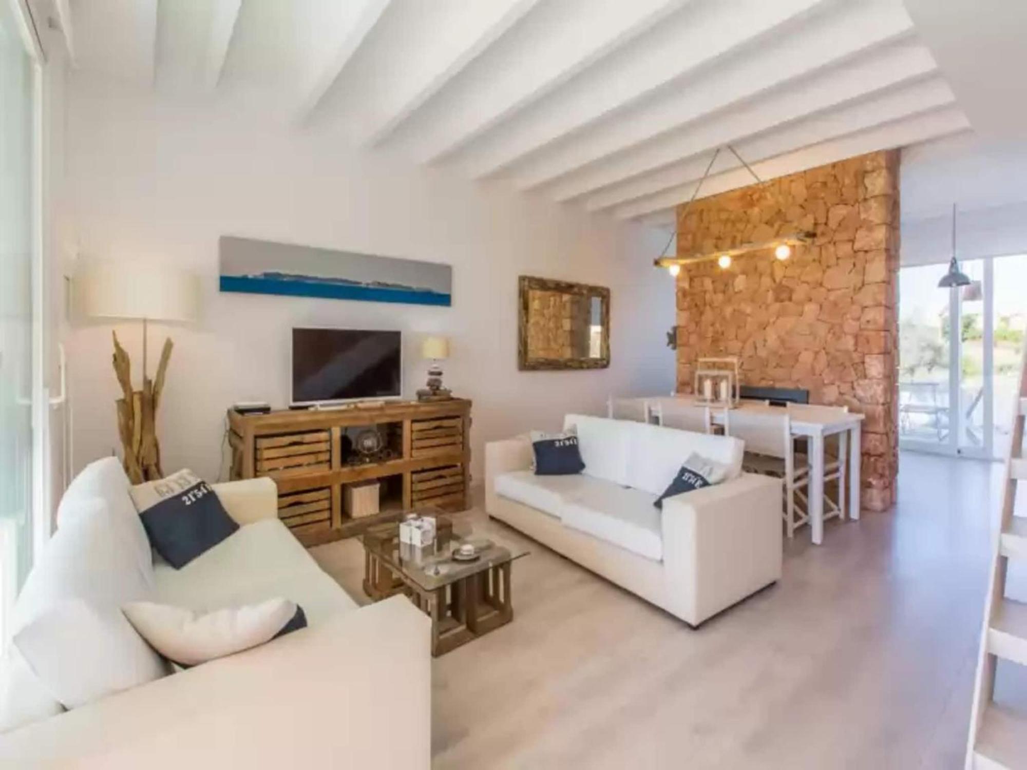 Coastal With Modern Space *