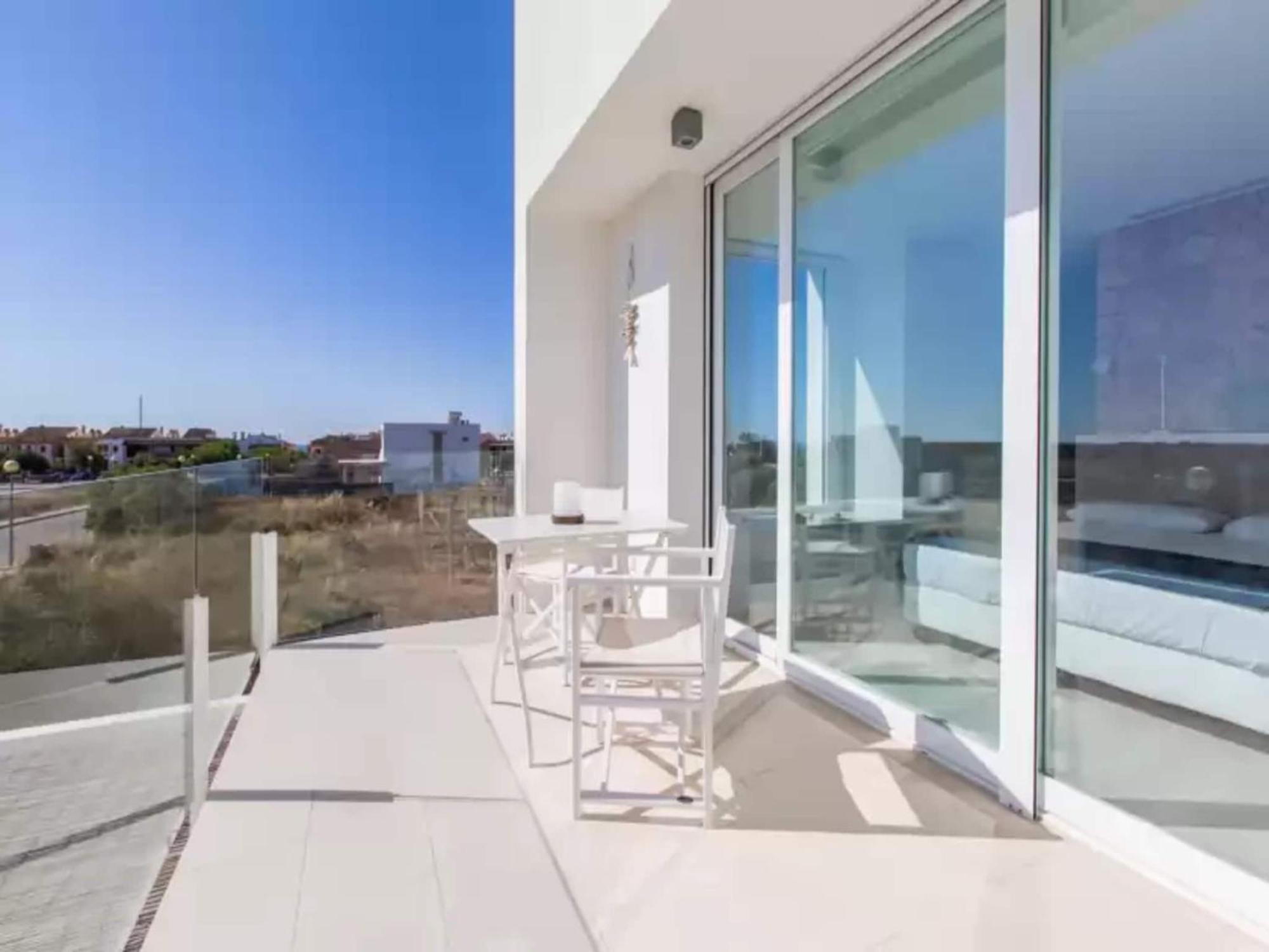 Coastal With Modern Space