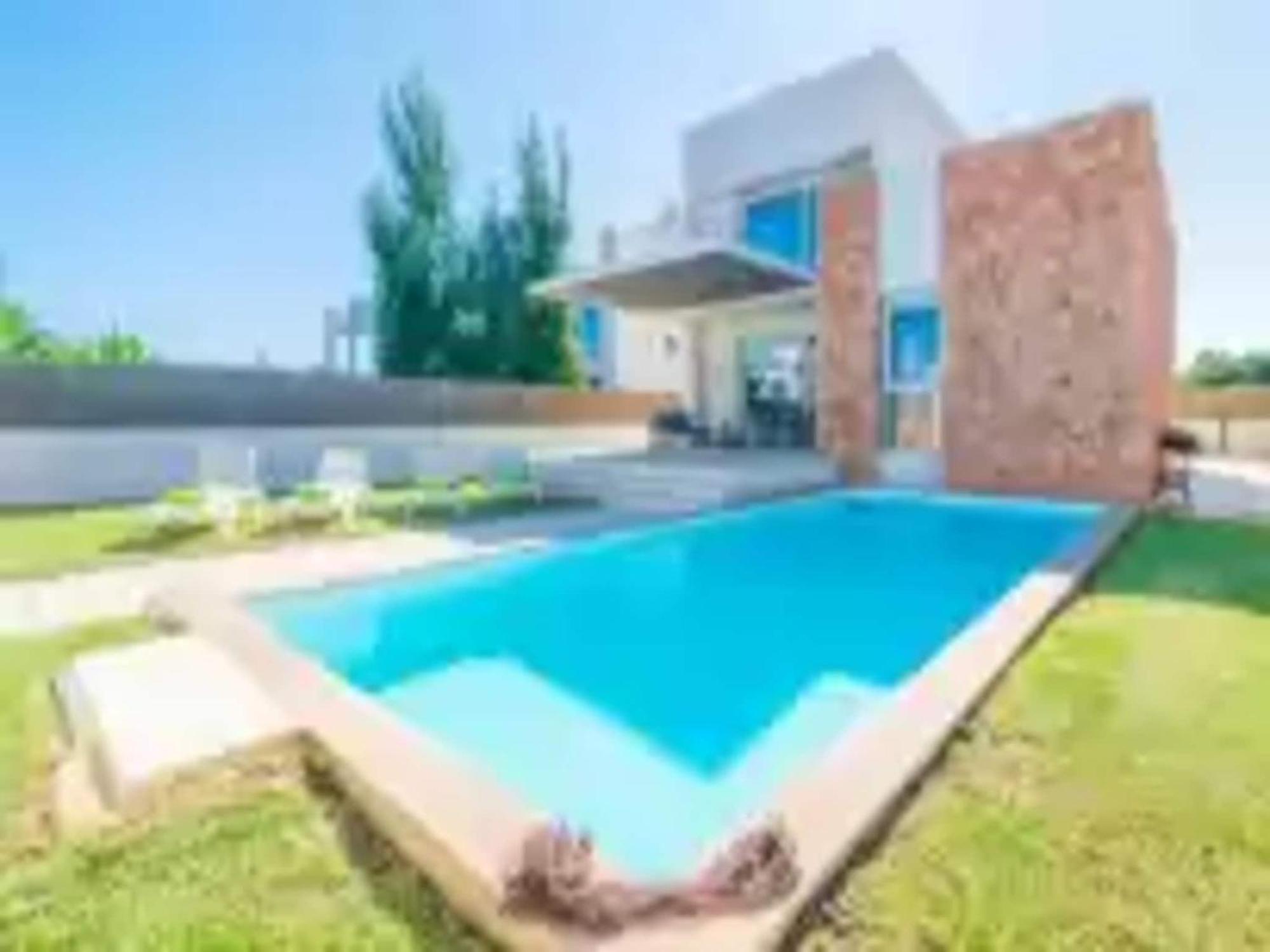 Coastal With Modern Space *