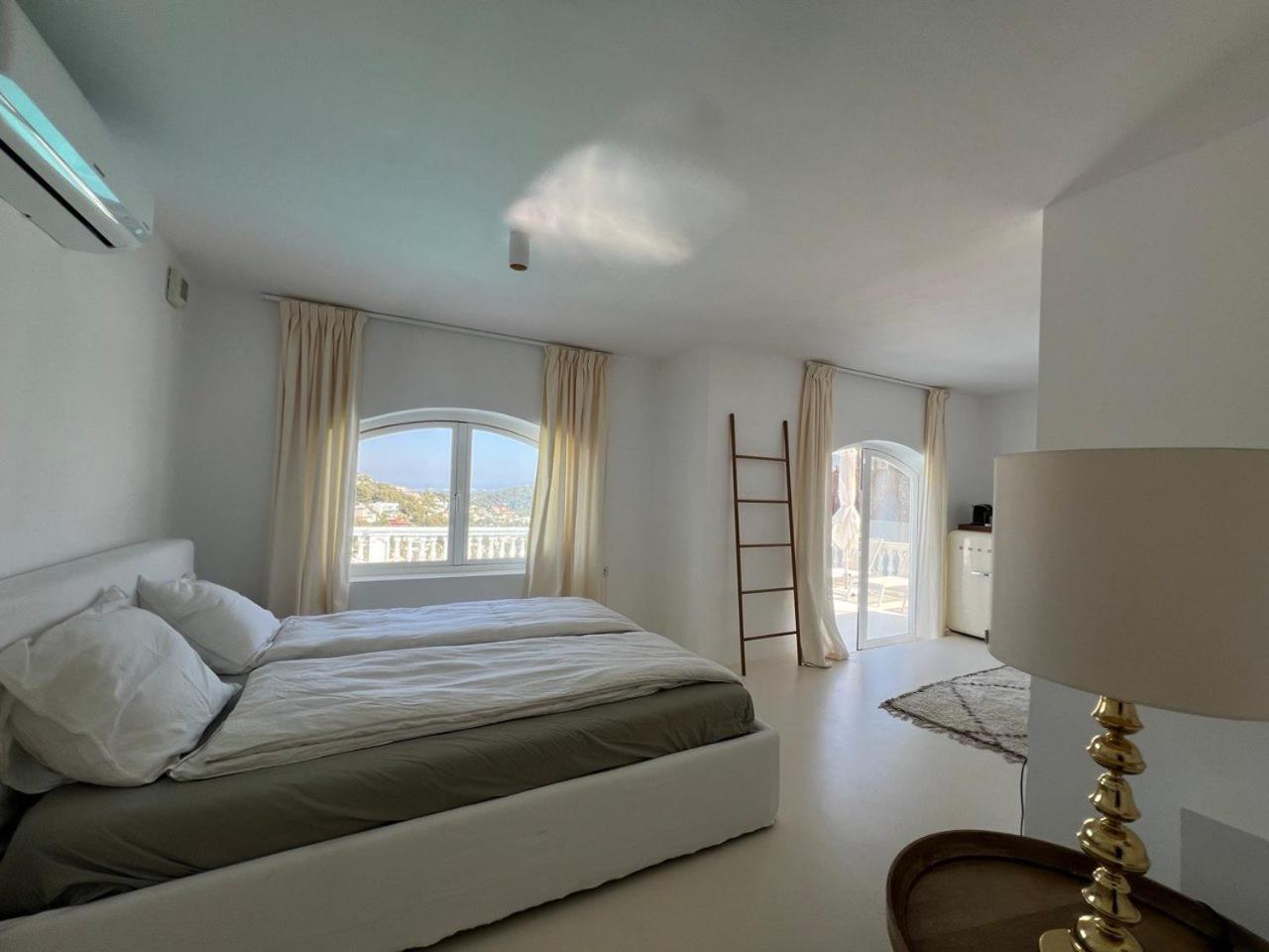 Deluxe With Seaview In Portals Costa D'En Blanes