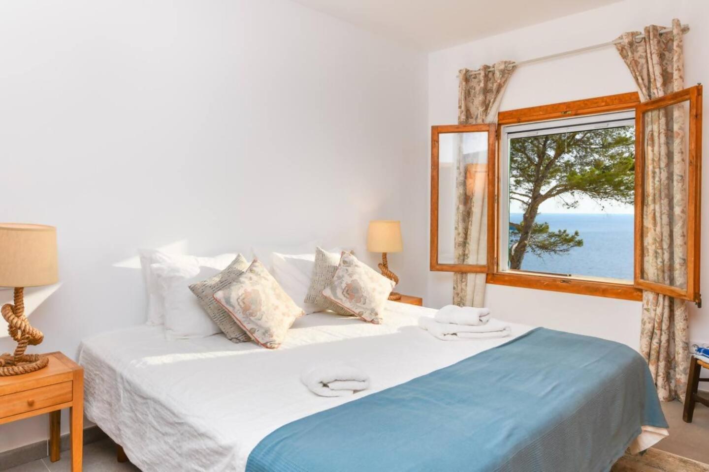 En Primera Línea De Mar Con Amplia Terraza Villa Bañalbufar (Banyalbufar)