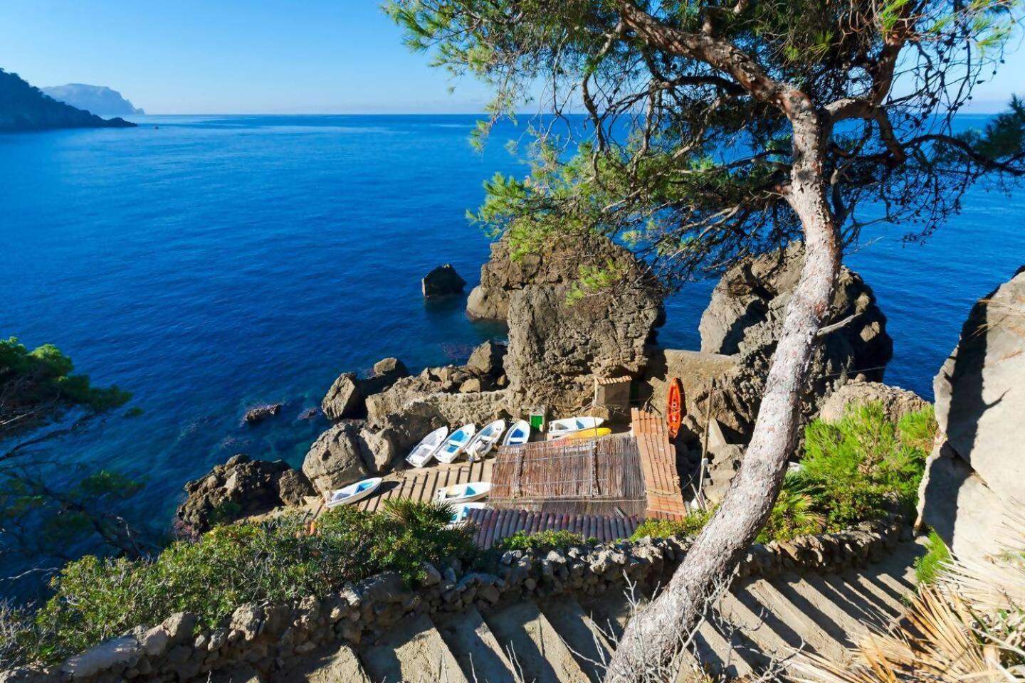 Villa En Primera Línea De Mar Con Amplia Terraza *