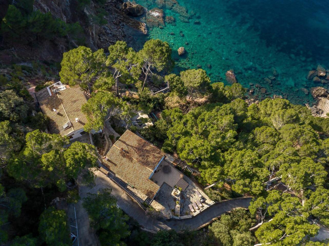 Villa En Primera Línea De Mar Con Amplia Terraza