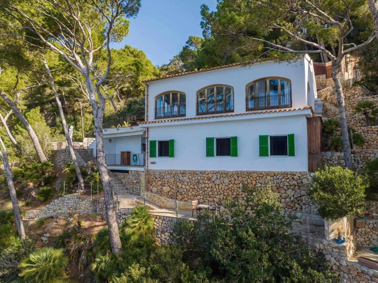En Primera Línea De Mar Con Amplia Terraza Villa *