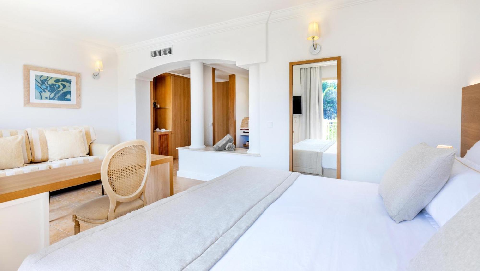 Viva Cala Mesquida & Adults Only 16 Hotel 4*