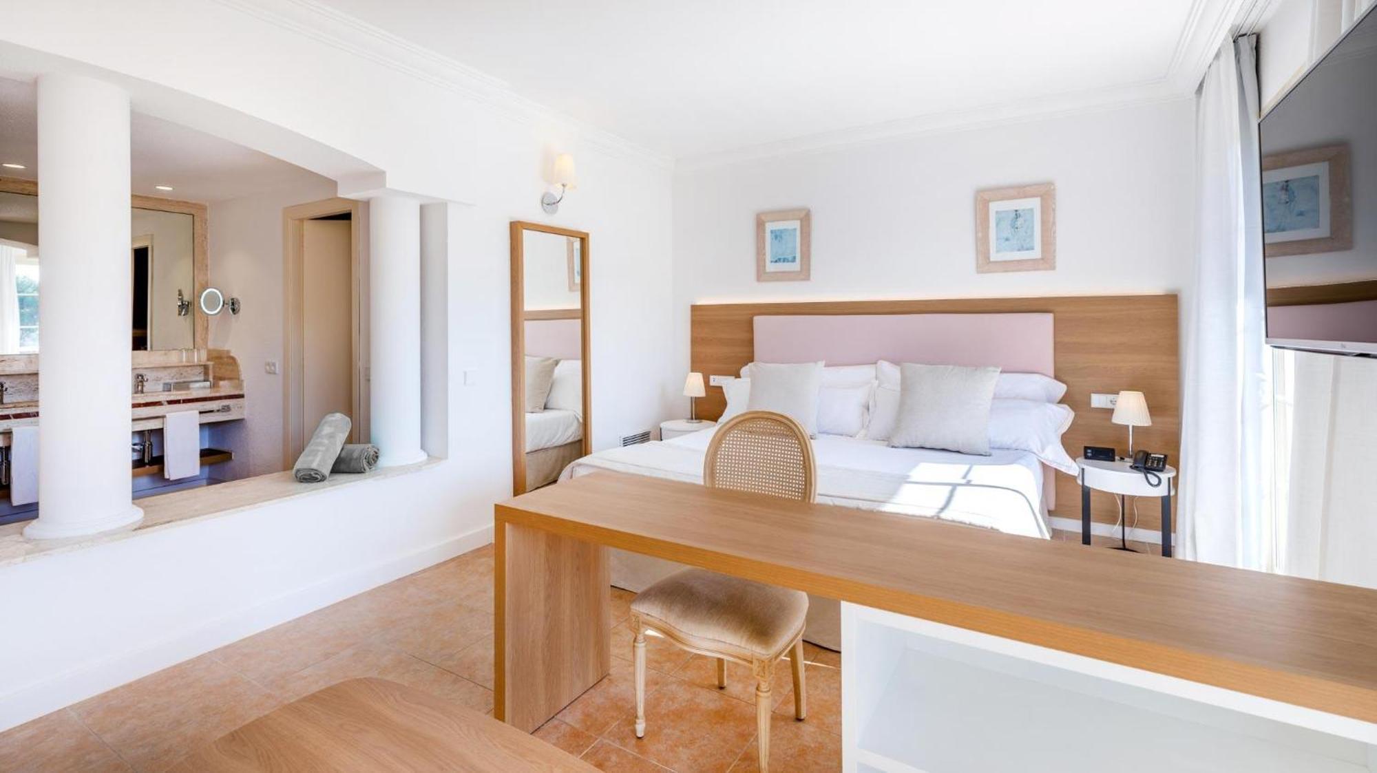 Hotel Viva Cala Mesquida & Adults Only 16 4*