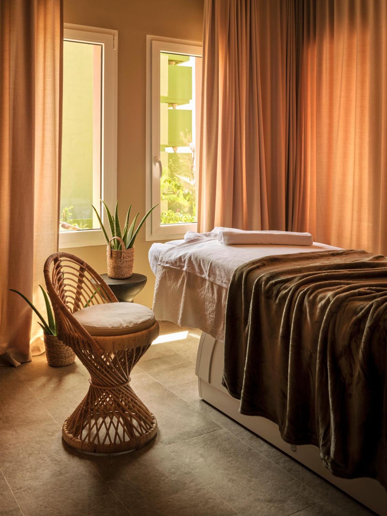 Hotel Bikini Island & Mountain Es Trenc -adults Only- 4*