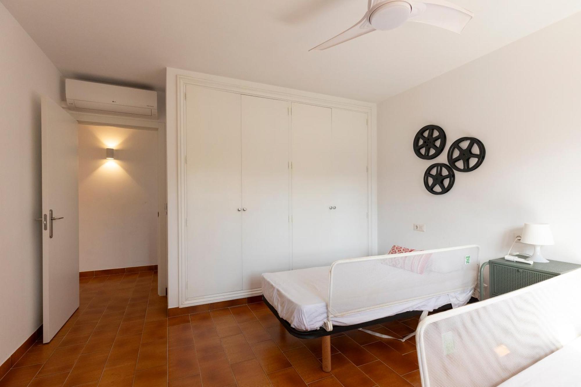Rosa, Espaciosa Casa Con Piscina Villa