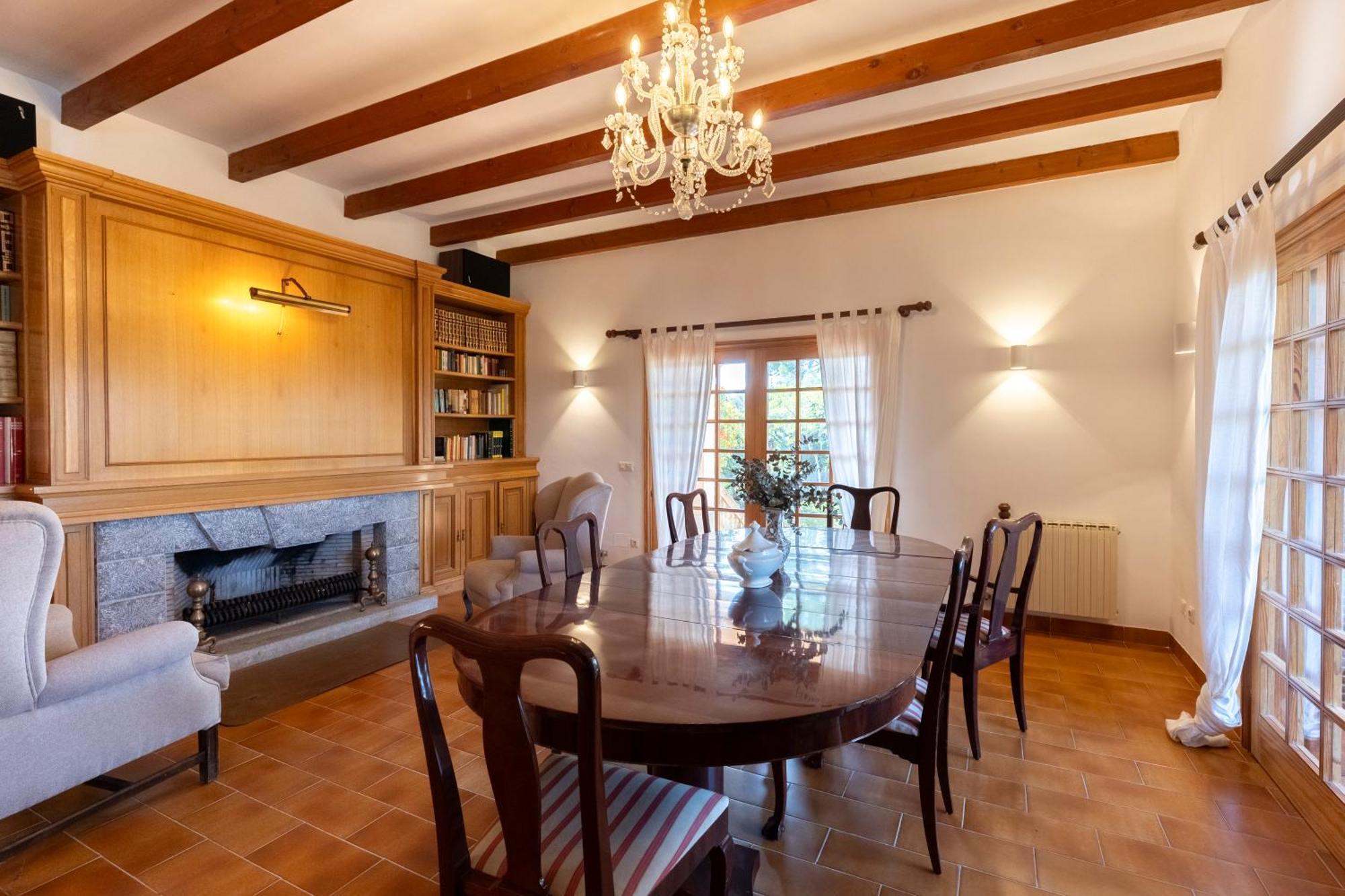 Rosa, Espaciosa Casa Con Piscina