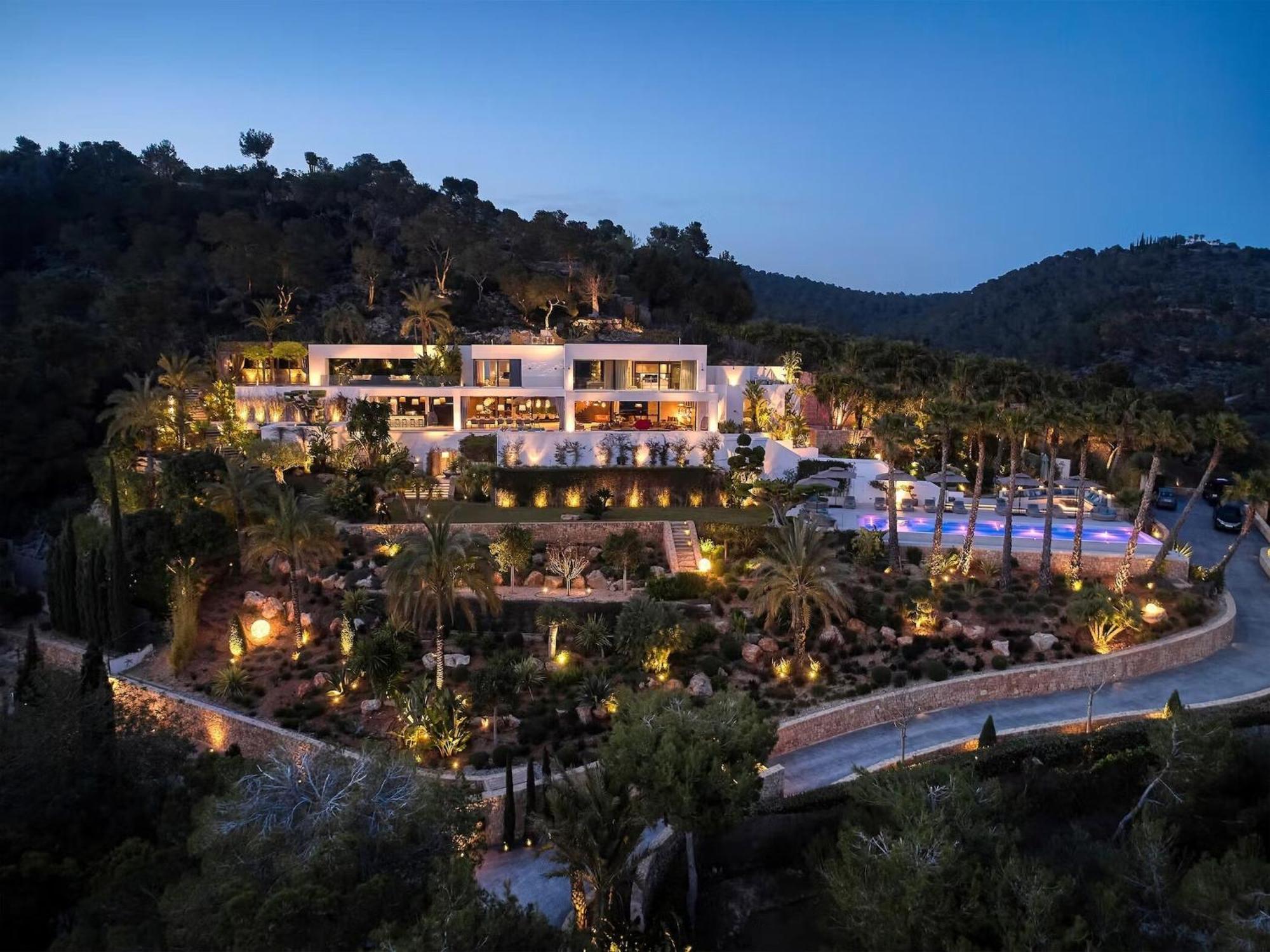 Exclusive On White Isle * El Estanyol