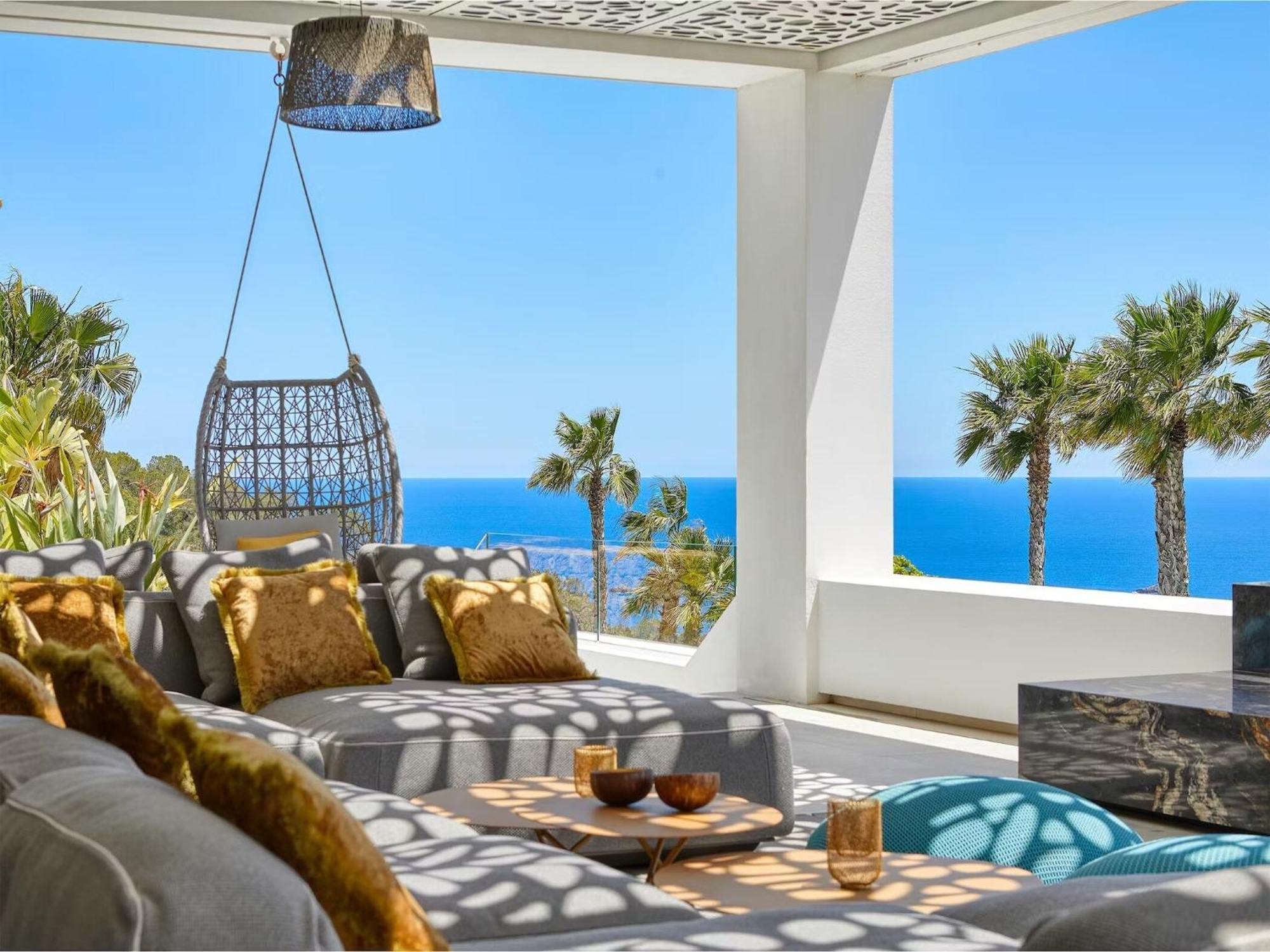 Exclusive On White Isle * El Estanyol