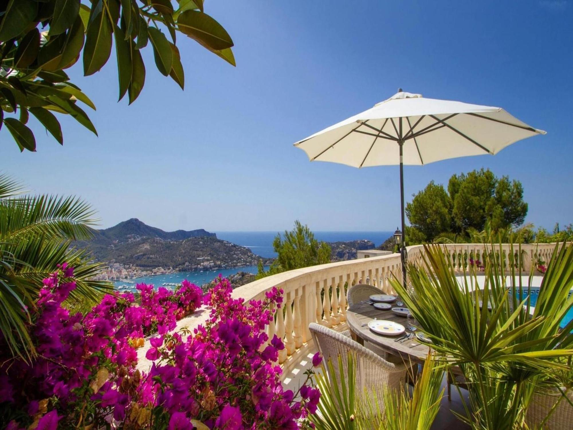 Lavish With Saltwater Pool