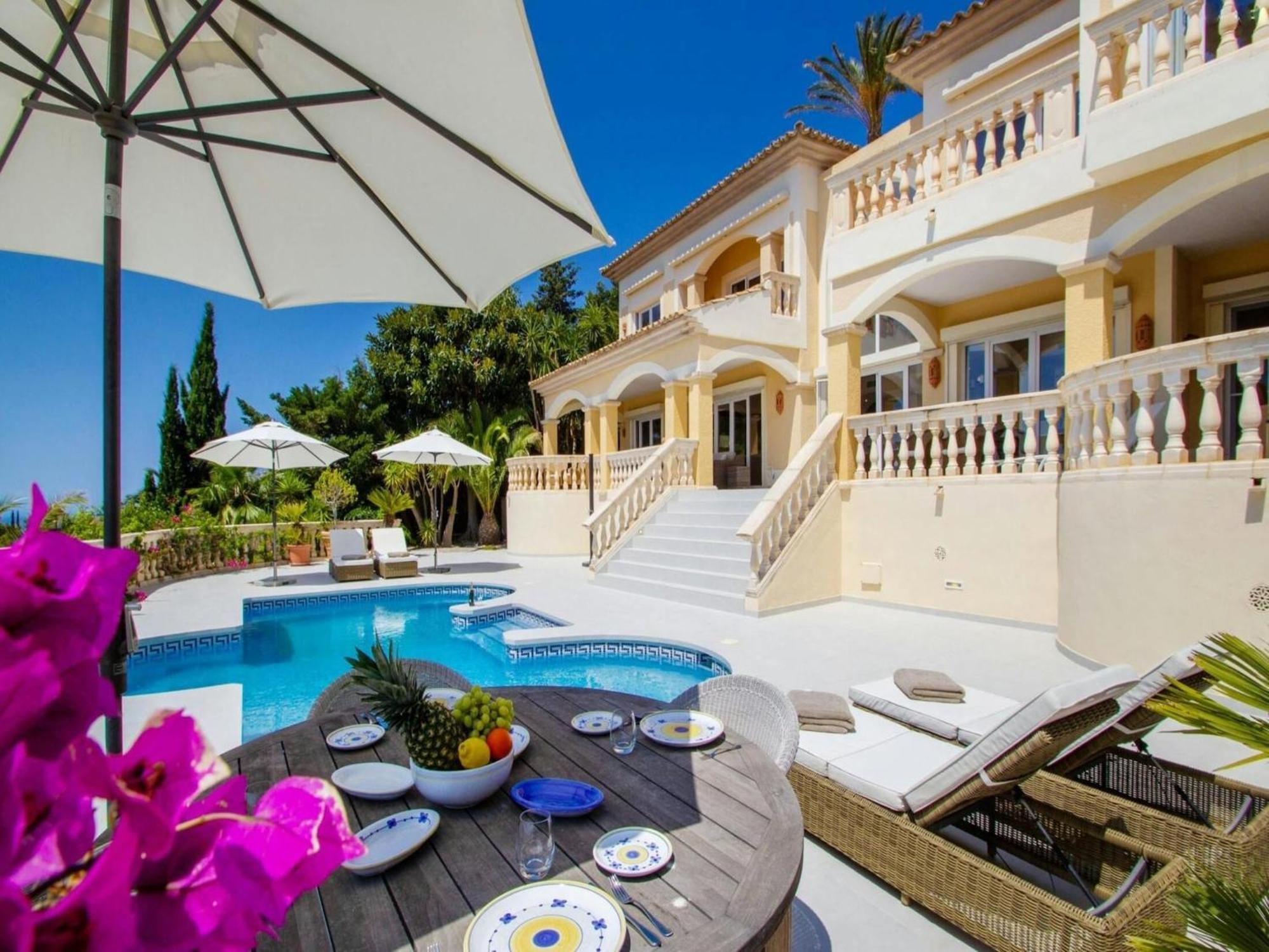Lavish With Saltwater Pool Villa *