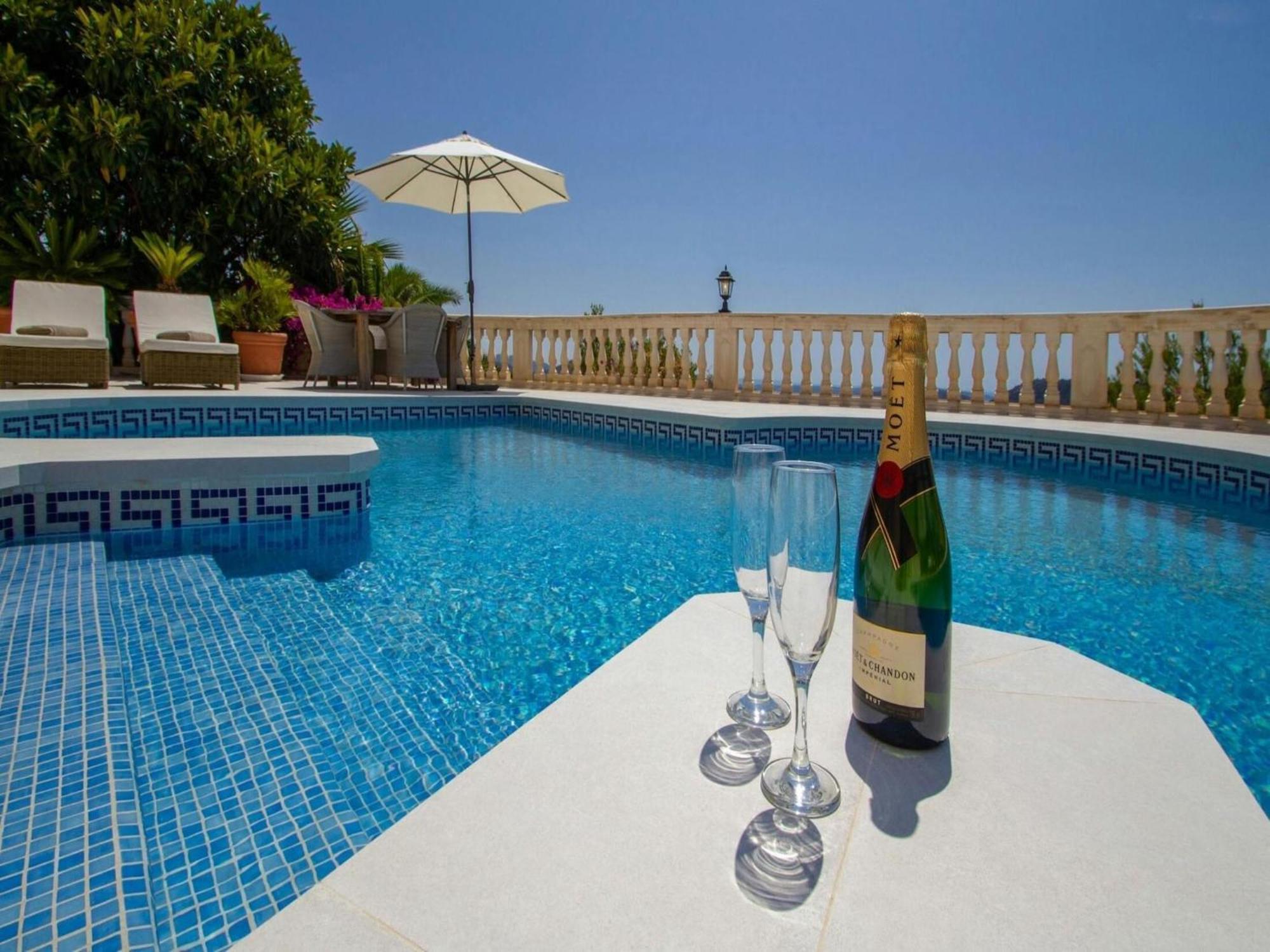 Villa Lavish With Saltwater Pool *