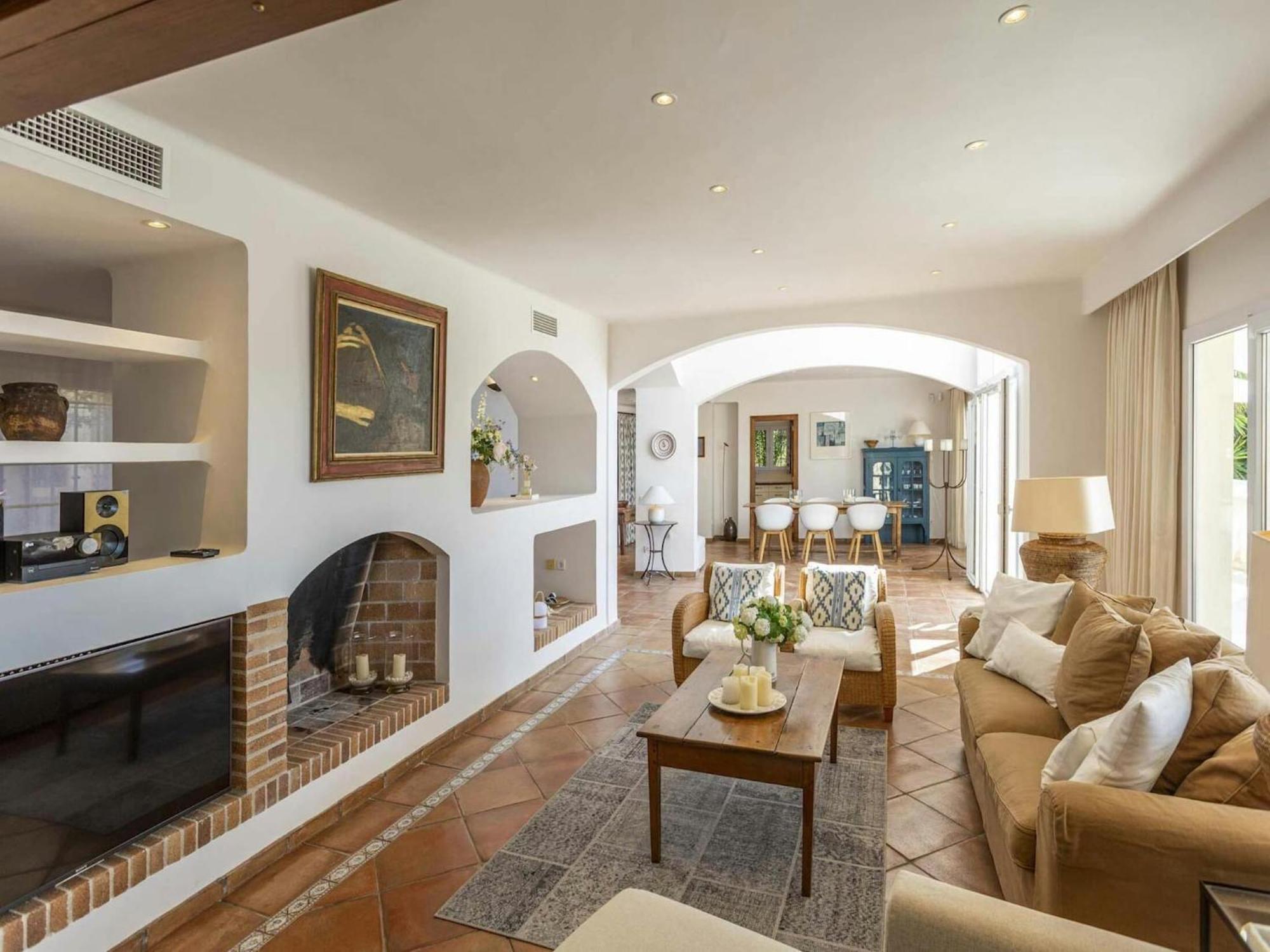 Villa Lavish With Saltwater Pool Andratx (Andrach)