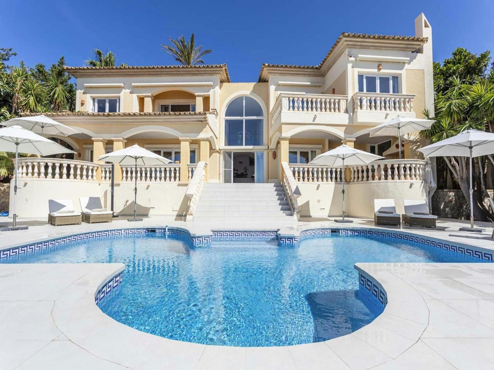 Lavish With Saltwater Pool Andratx (Andrach)