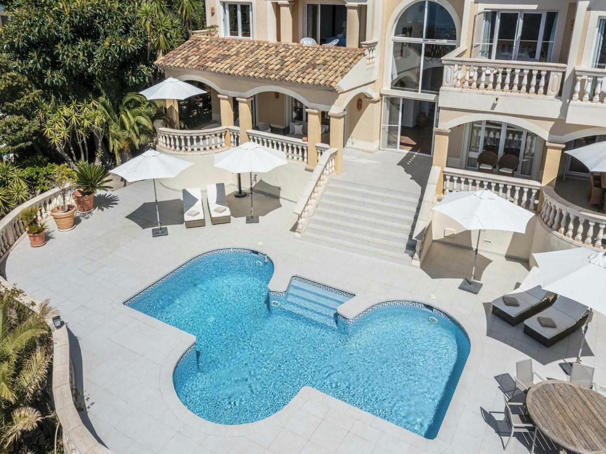Lavish With Saltwater Pool