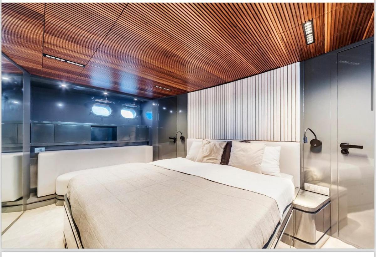 Luxury Yacht Sanlorenzo Hotel en barco