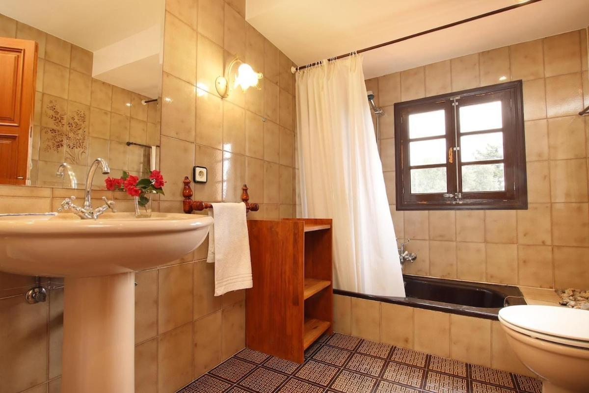 Traditional Near The Town Of Pollensa By Renthousing * Ballerics