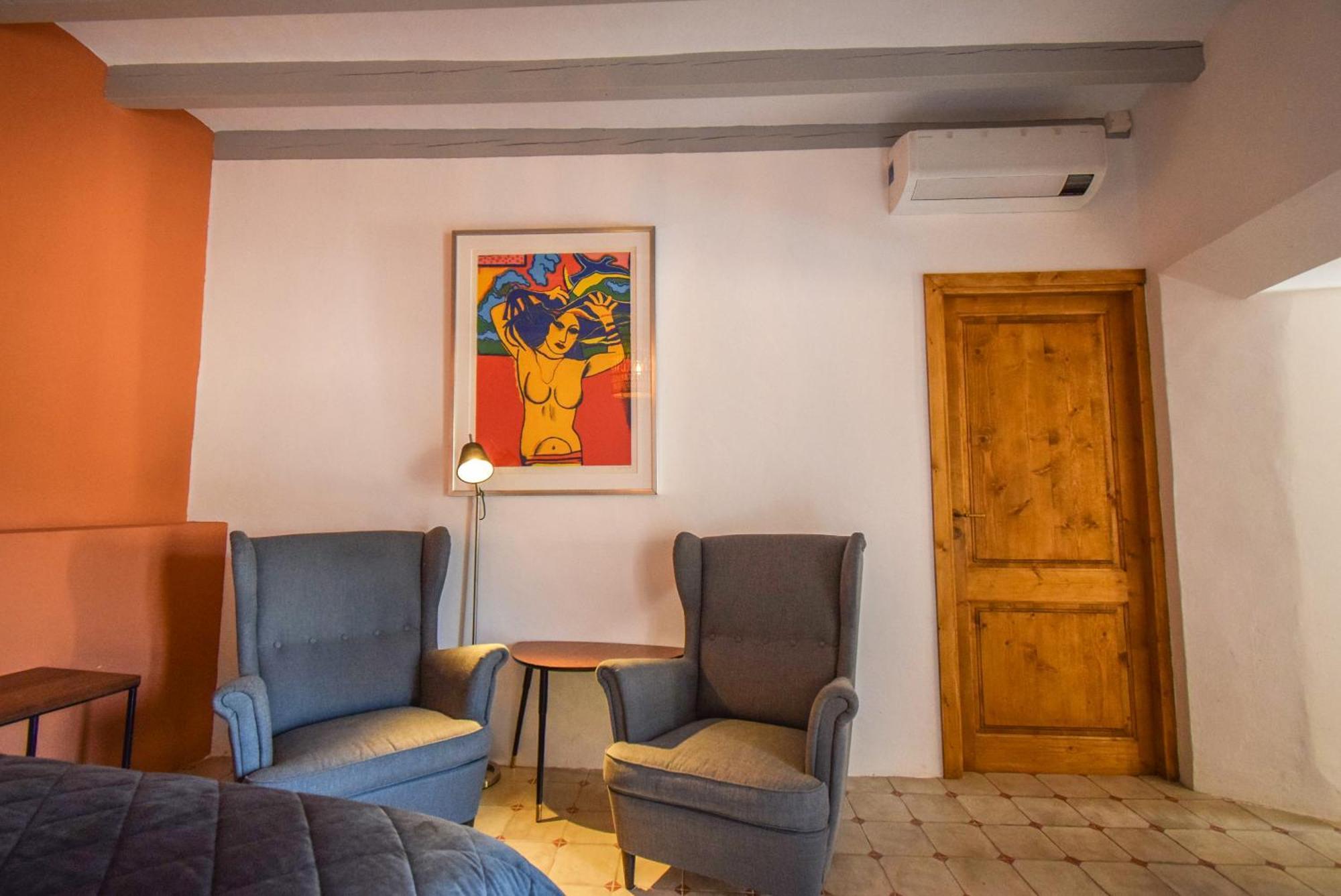 Can Karlito Hotel