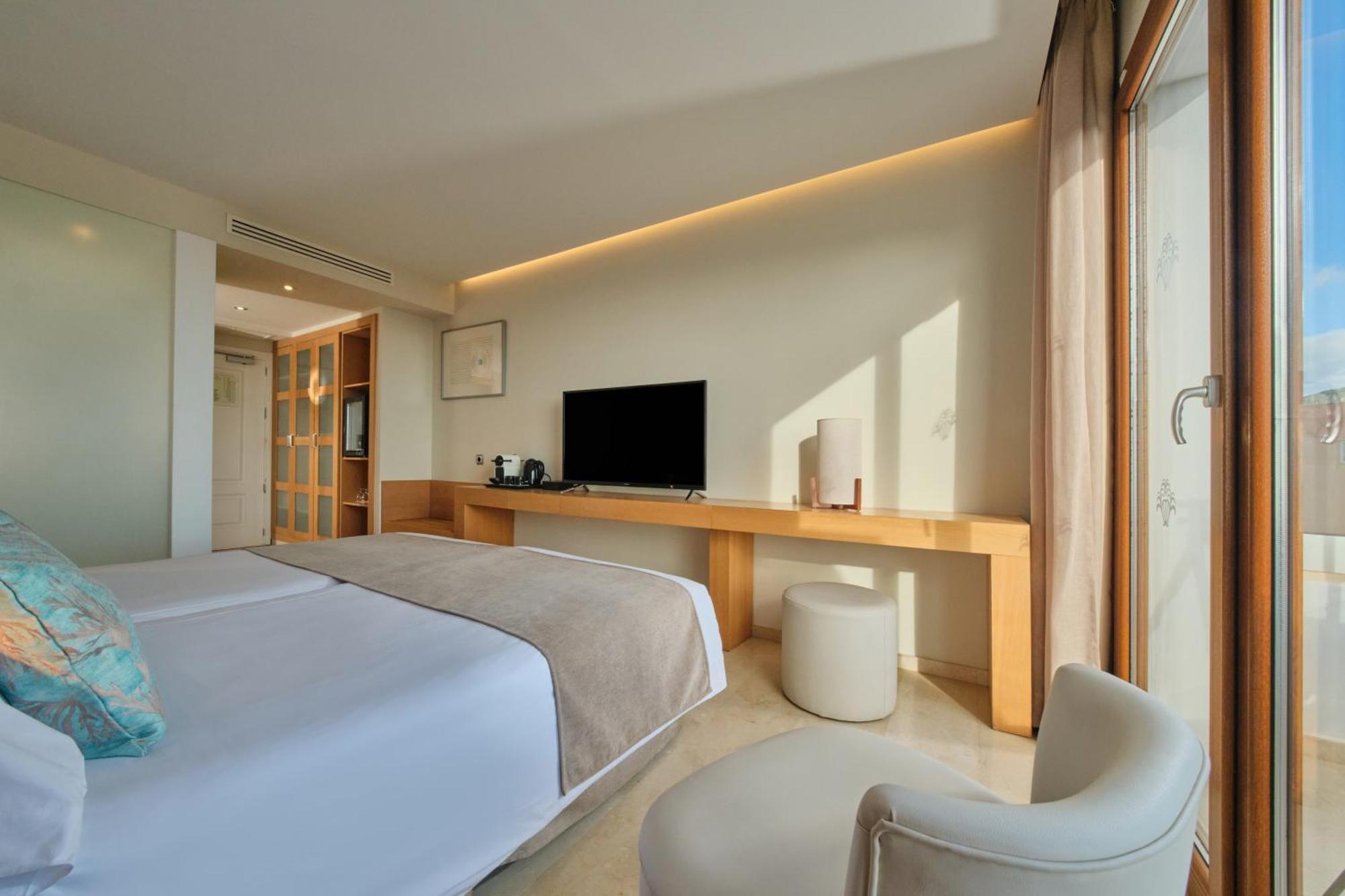 Hotel Son Caliu Oasis 4*