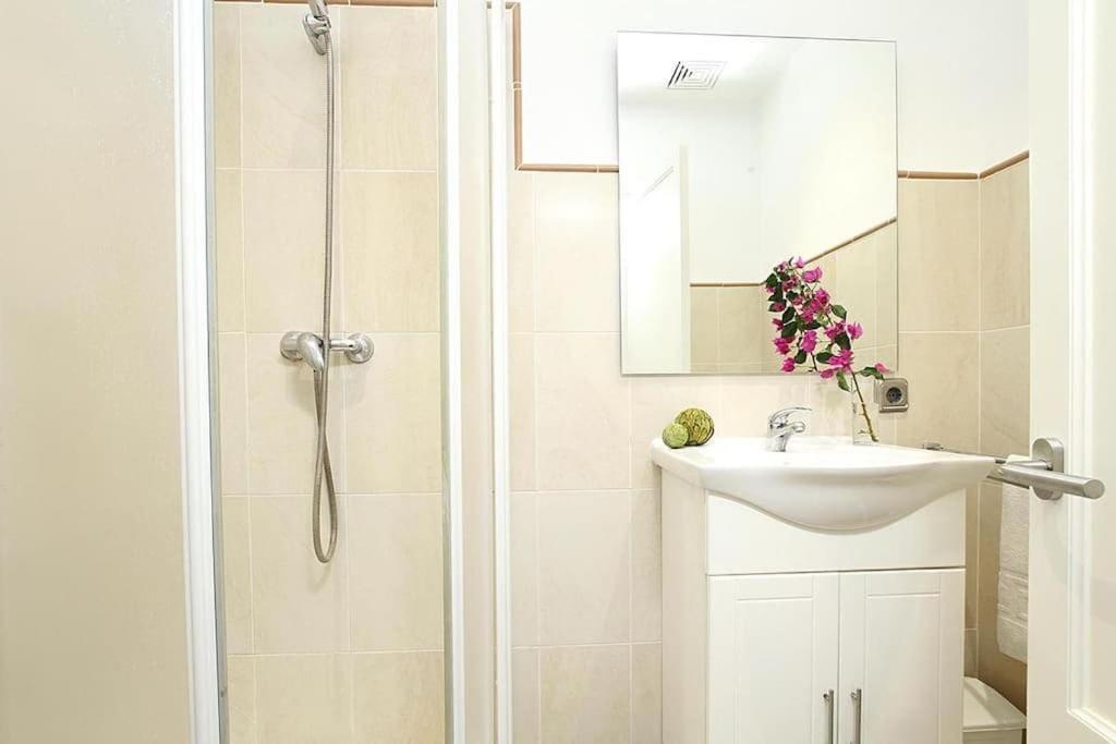 Fantastic In A Quiet Area Near By Renthousing Villa *