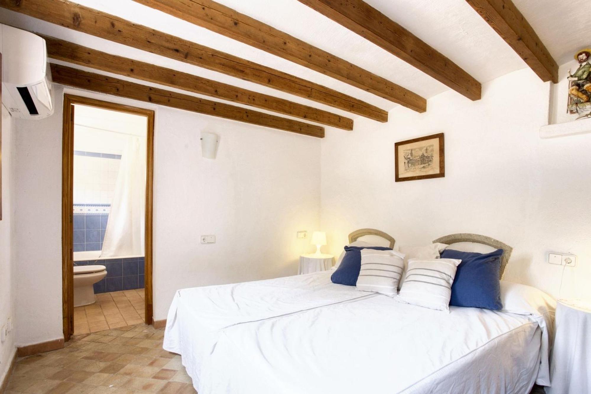 Spacious In With Pool And Mountain View