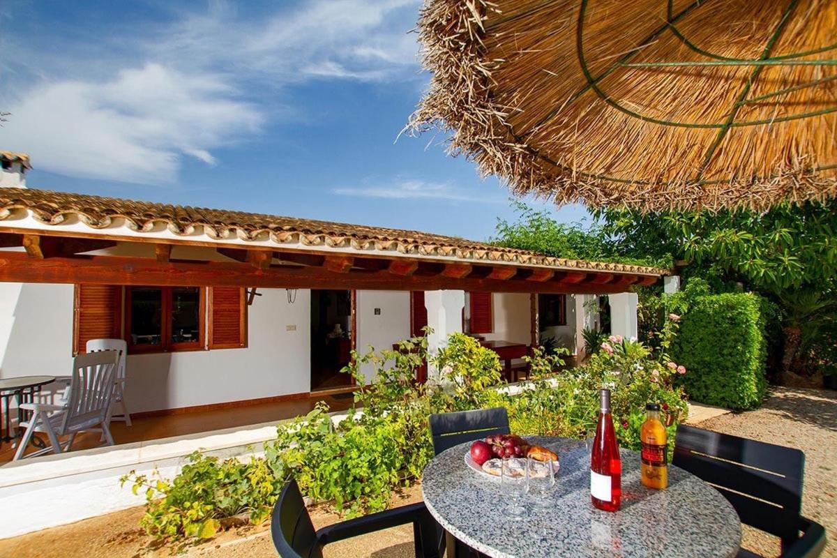 Lovely 3 Bedroom Close To By Renthousing