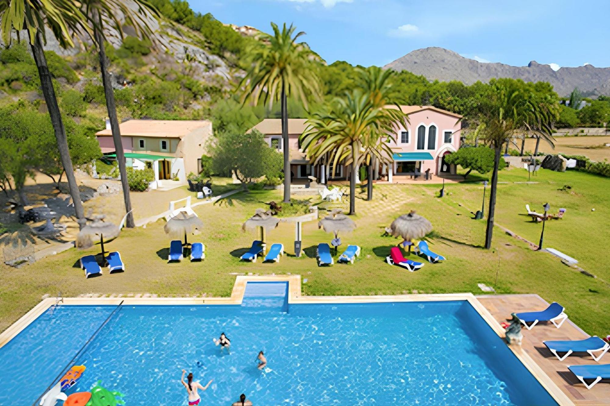 Spacious In With Shared Pool Apartamento Pollensa