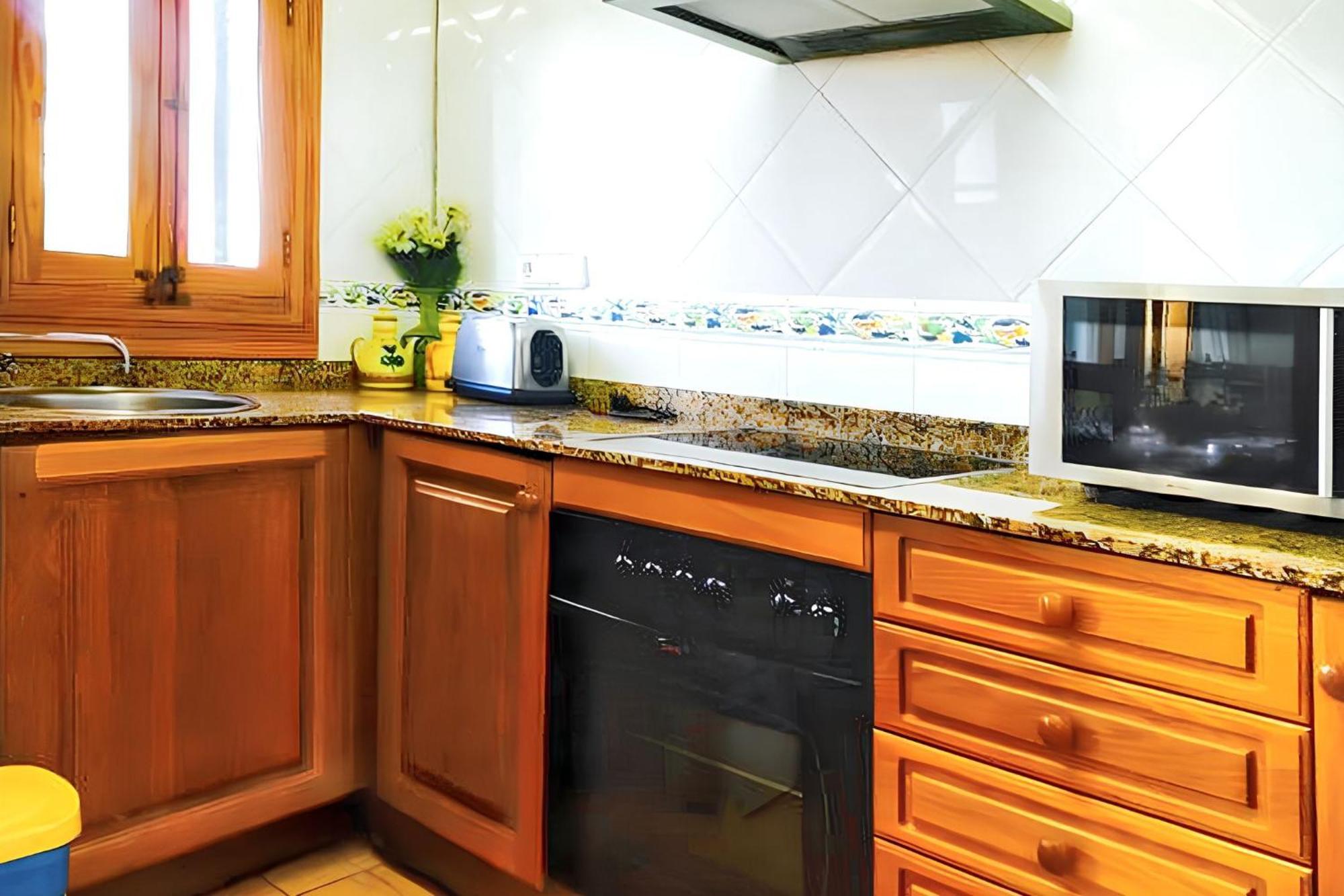 Apartamento Spacious In With Shared Pool
