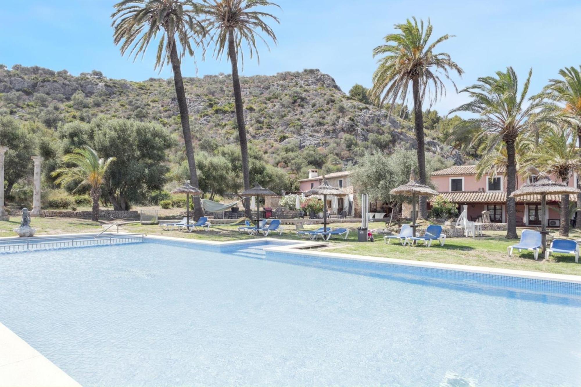 Spacious In With Shared Pool *