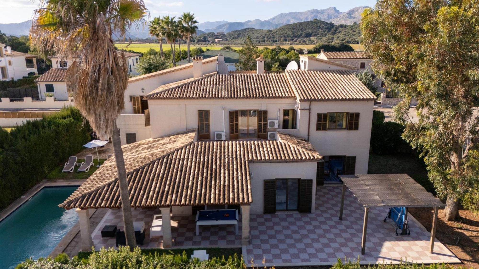 House Llenaire