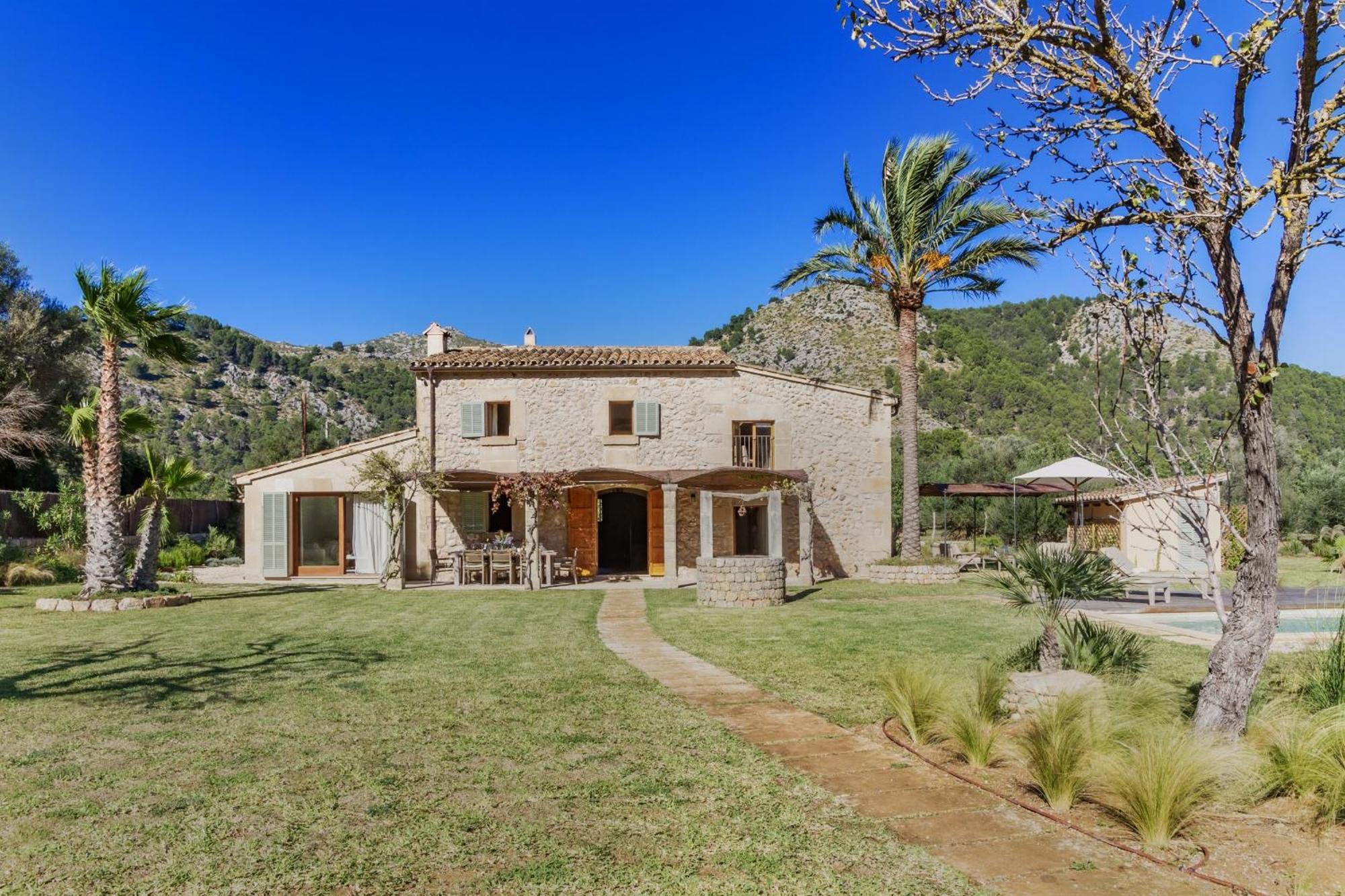 Pau Villa *