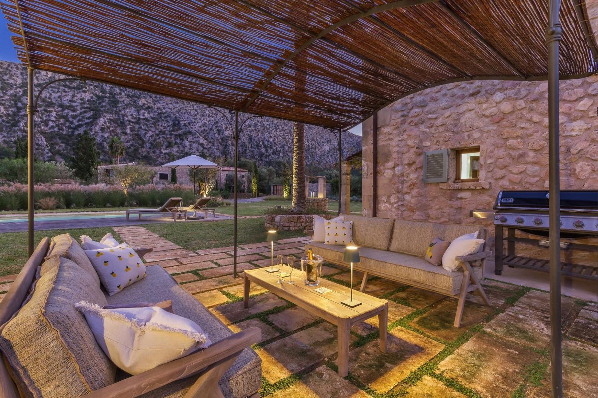 Pau Villa *